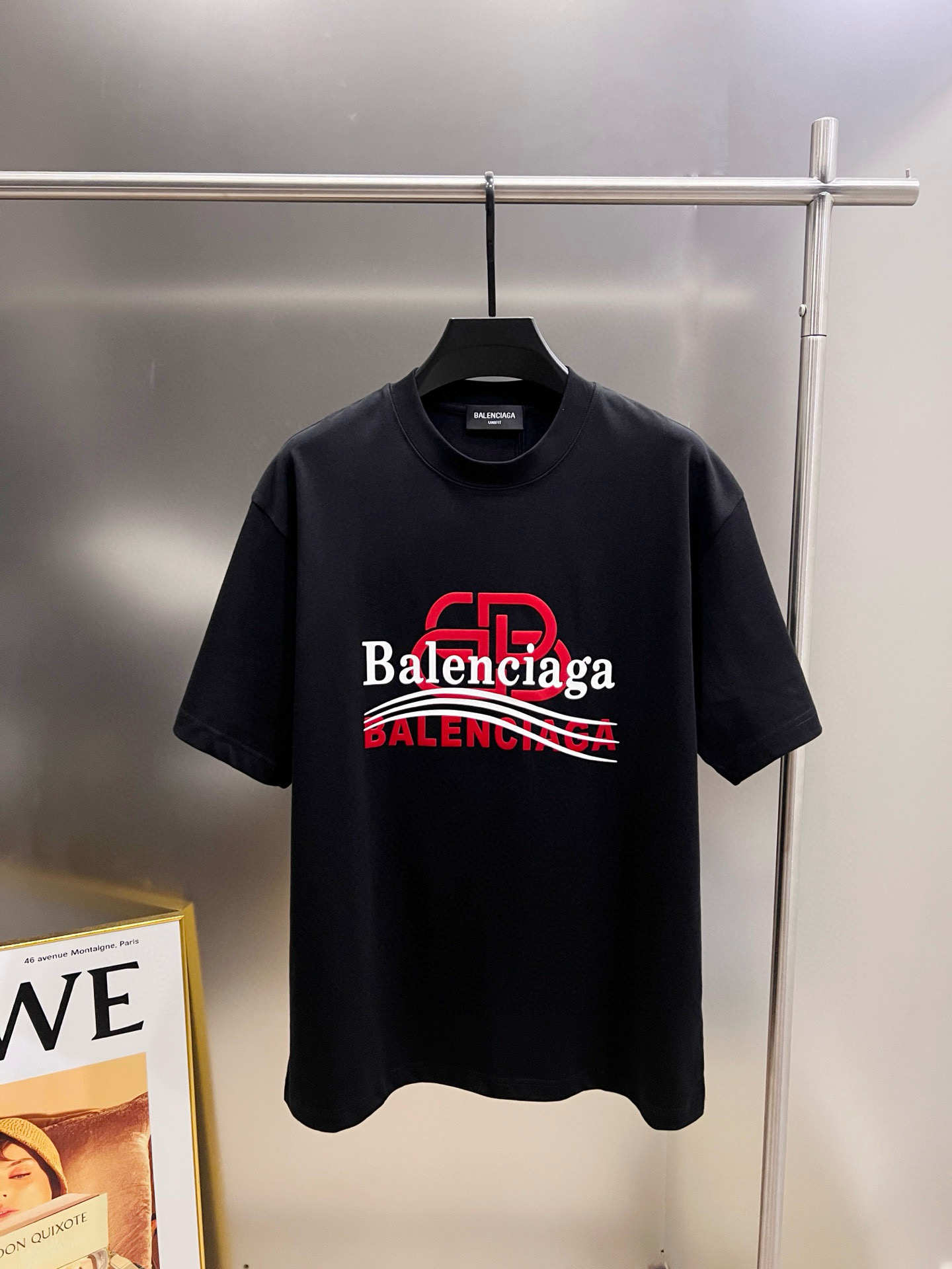 Balenciaga BAL 巴黎世家 2026春夏新款 圆领短袖t恤 字母发泡工艺+植绒印花 宽松版 S M L XL XXL 五个码 颜色：黑色 白色