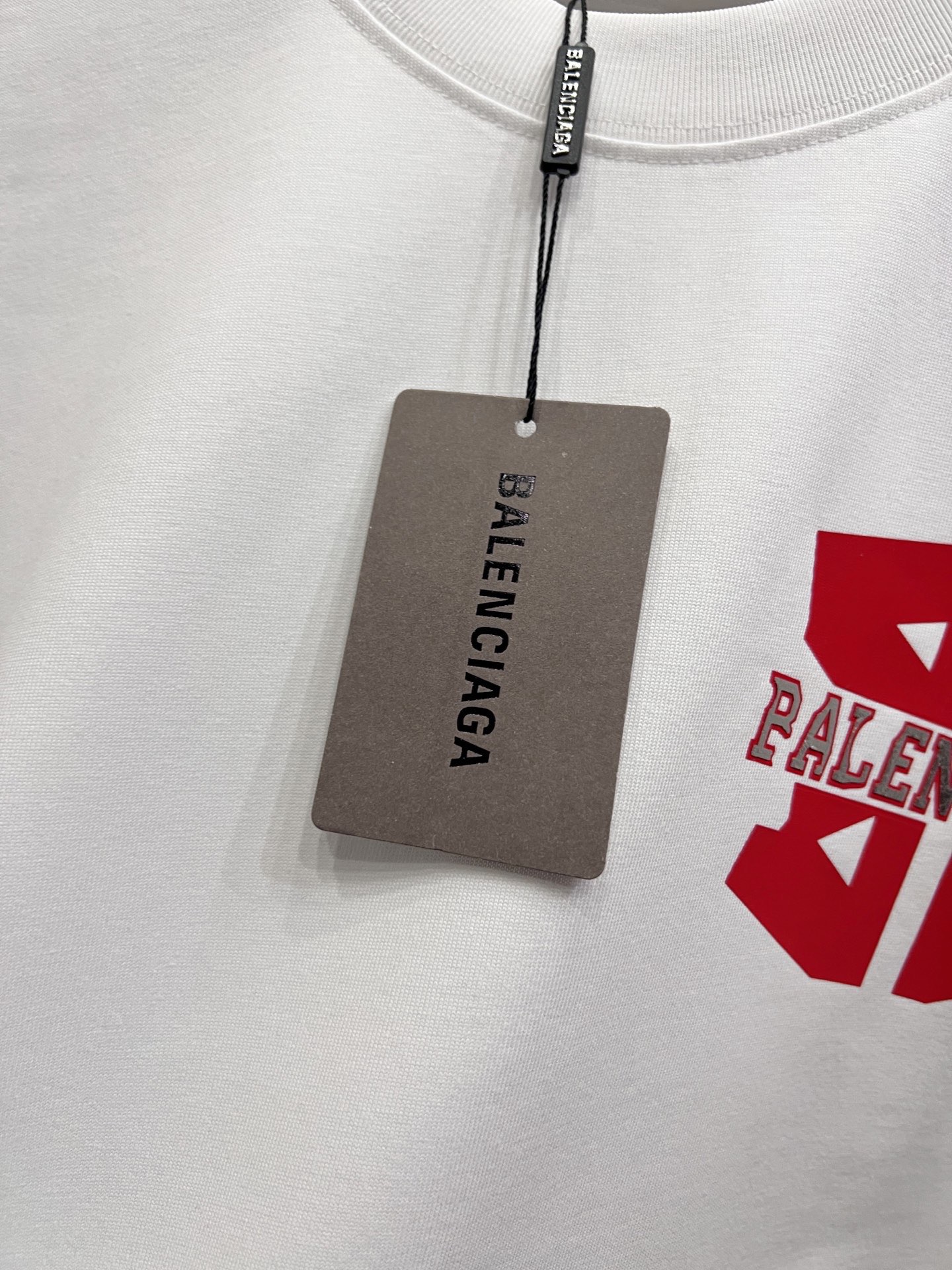 Balenciaga BAL 巴黎世家 2026春夏新款 短袖T恤 新款logo立体工艺 宽松版 S M L XL XXL 五个码 颜色：黑色 白色