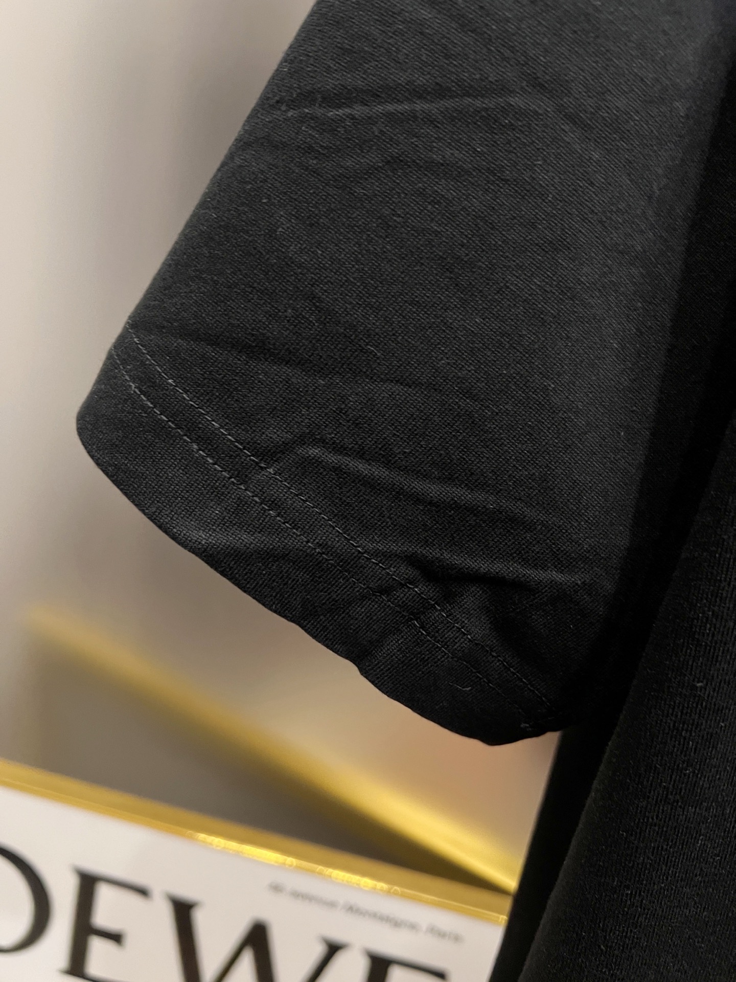 Balenciaga BAL 巴黎世家 2026春夏新款 短袖T恤 新款logo立体工艺 宽松版 S M L XL XXL 五个码 颜色：黑色 白色