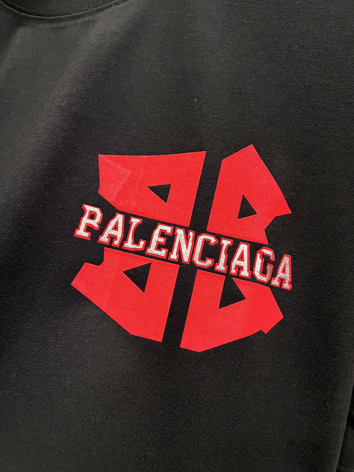 Balenciaga BAL 巴黎世家 2026春夏新款 短袖T恤 新款logo立体工艺 宽松版 S M L XL XXL 五个码 颜色：黑色 白色