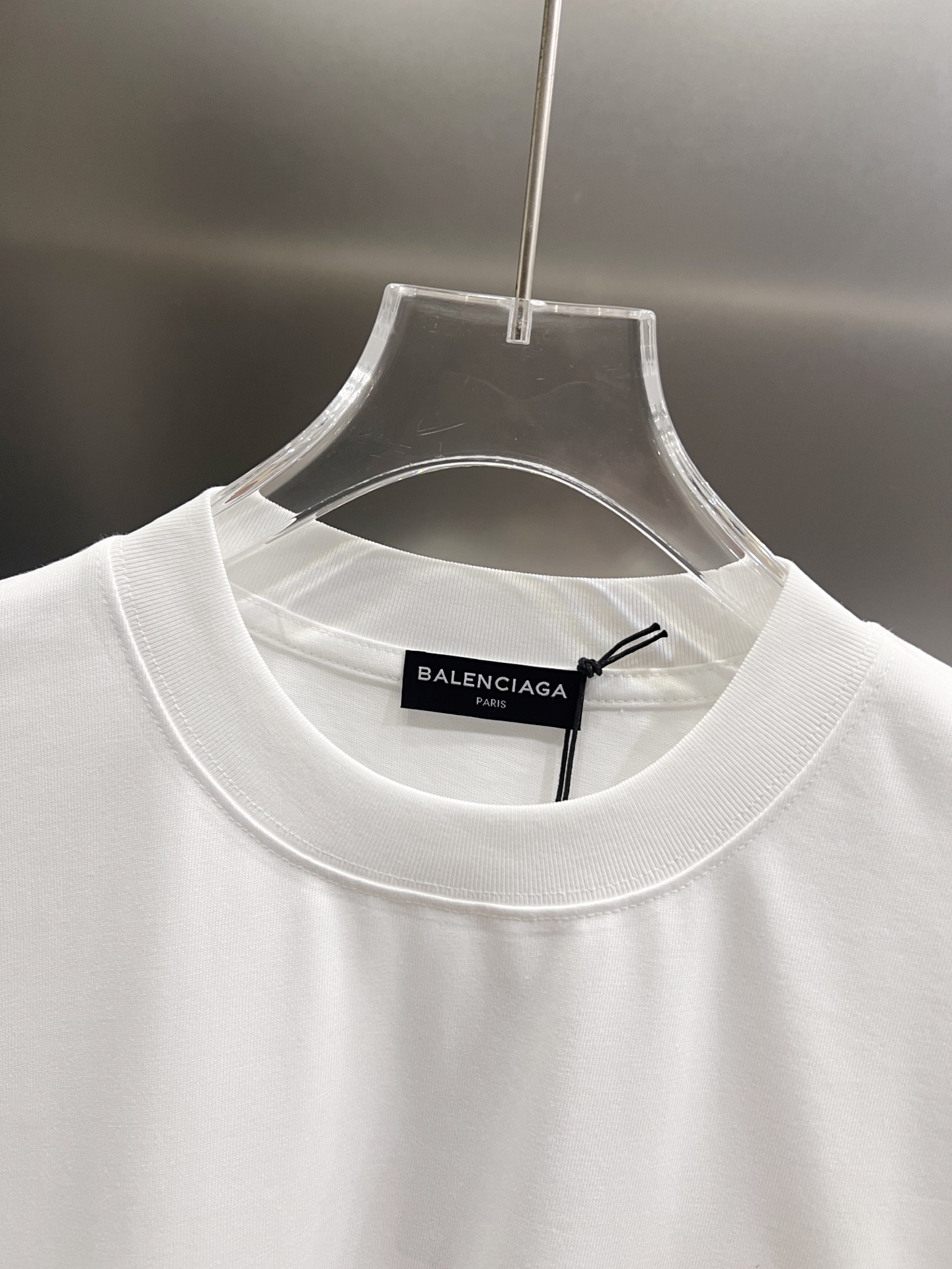 Balenciaga BAL 巴黎世家 2026春夏新款 短袖T恤 新款 简约logo立体工艺 非常 前卫的 宽松版 S M L XL XXL 五个码 颜色 黑色 白色 灰色 玫红 莹光绿