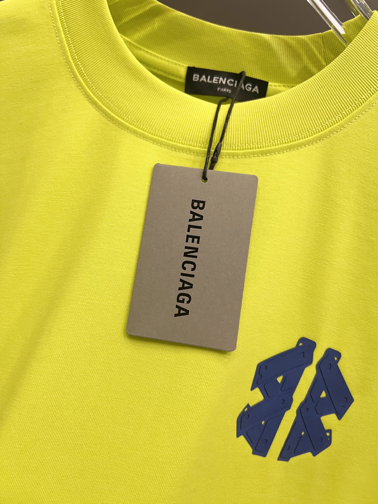 Balenciaga BAL 巴黎世家 2026春夏新款 短袖T恤 新款 简约logo立体工艺 非常 前卫的 宽松版 S M L XL XXL 五个码 颜色 黑色 白色 灰色 玫红 莹光绿