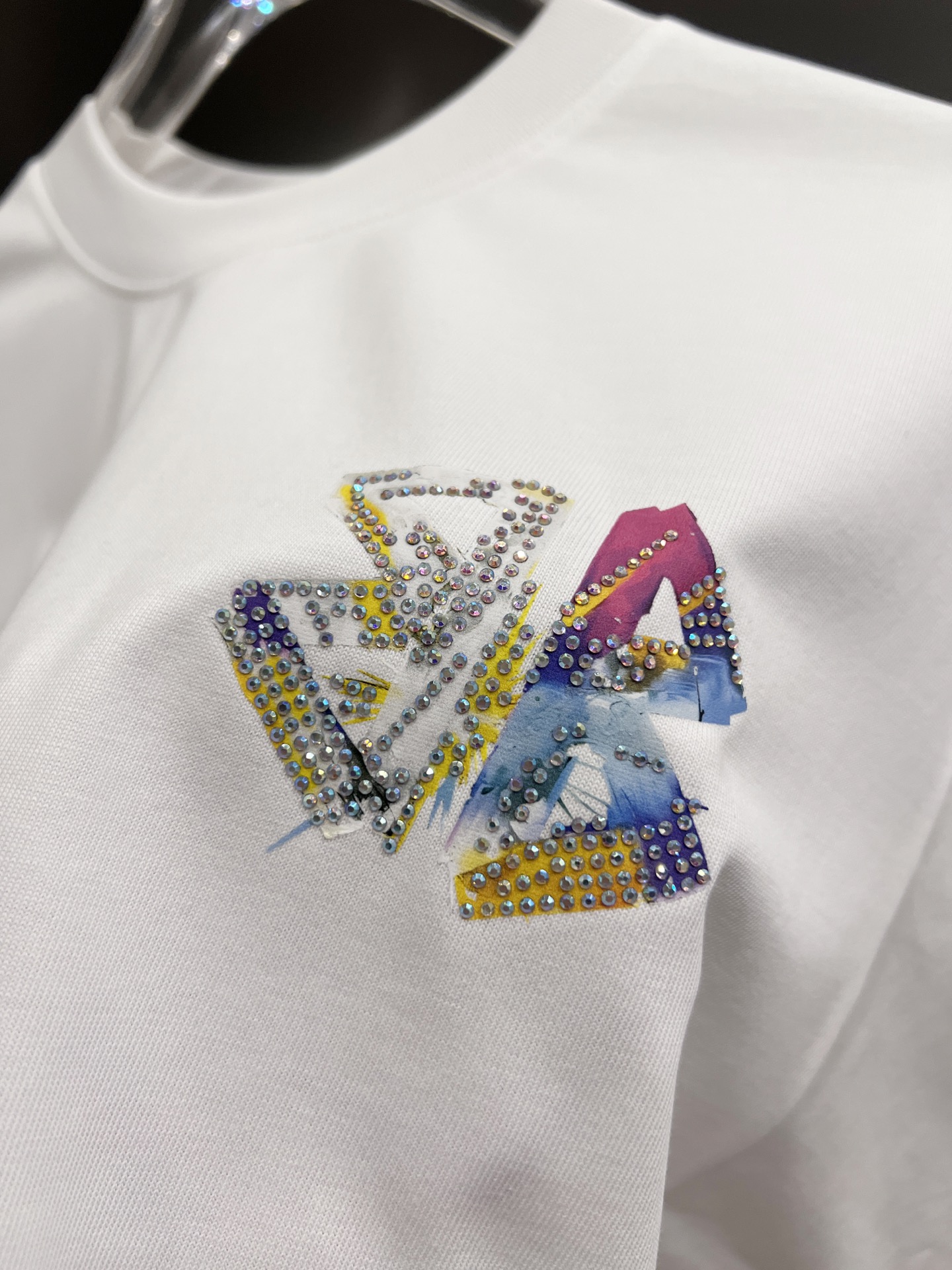 Balenciaga BAL 巴黎世家 2026春夏新款 短袖T恤 新款 简约logo立体烫钻工艺 非常 前卫的 宽松版 S M L XL XXL 五个码 颜色 黑色 白色 灰色