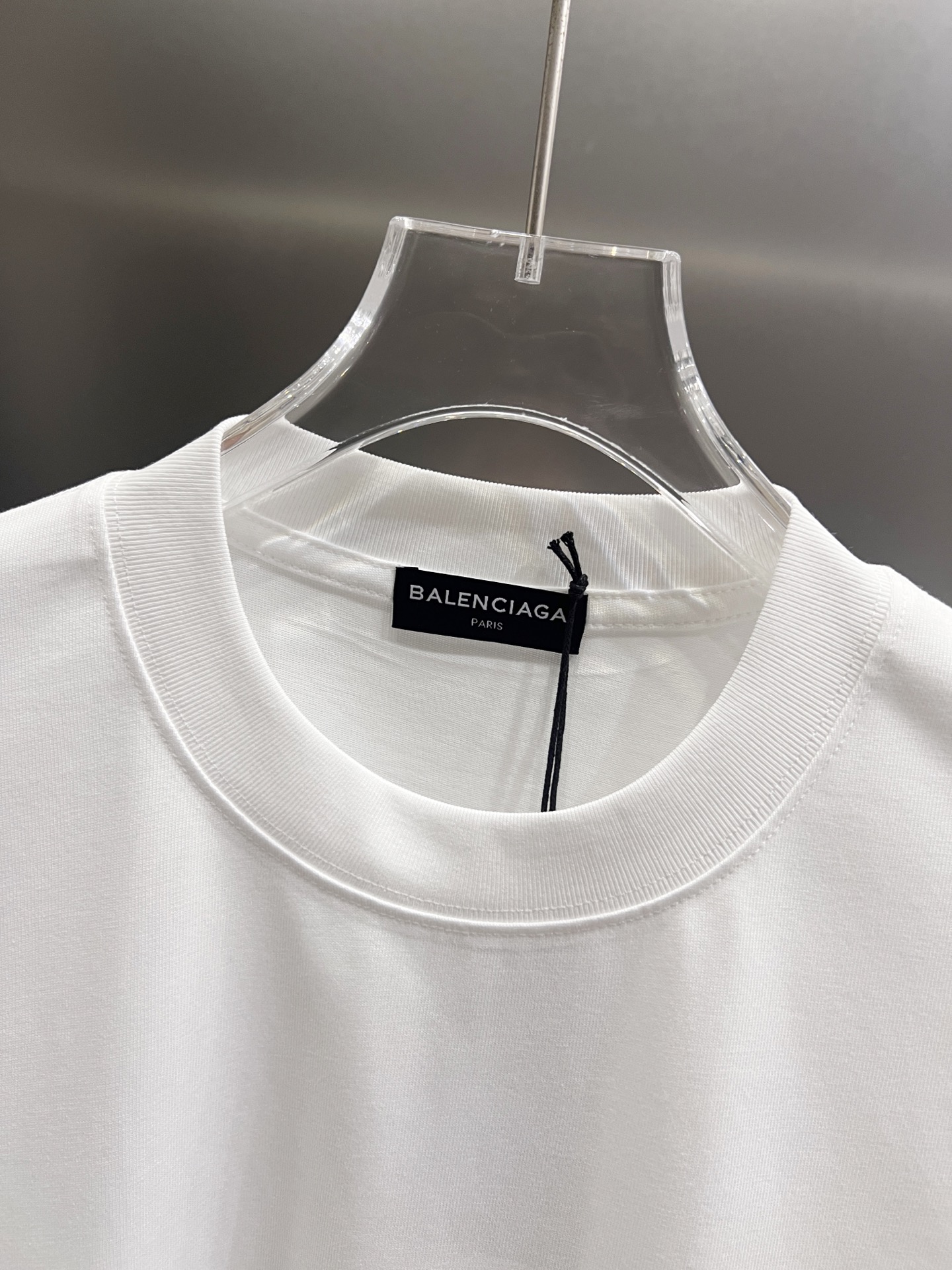 Balenciaga BAL 巴黎世家 2026春夏新款 短袖T恤 新款 简约logo立体烫钻工艺 非常 前卫的 宽松版 S M L XL XXL 五个码 颜色 黑色 白色 灰色