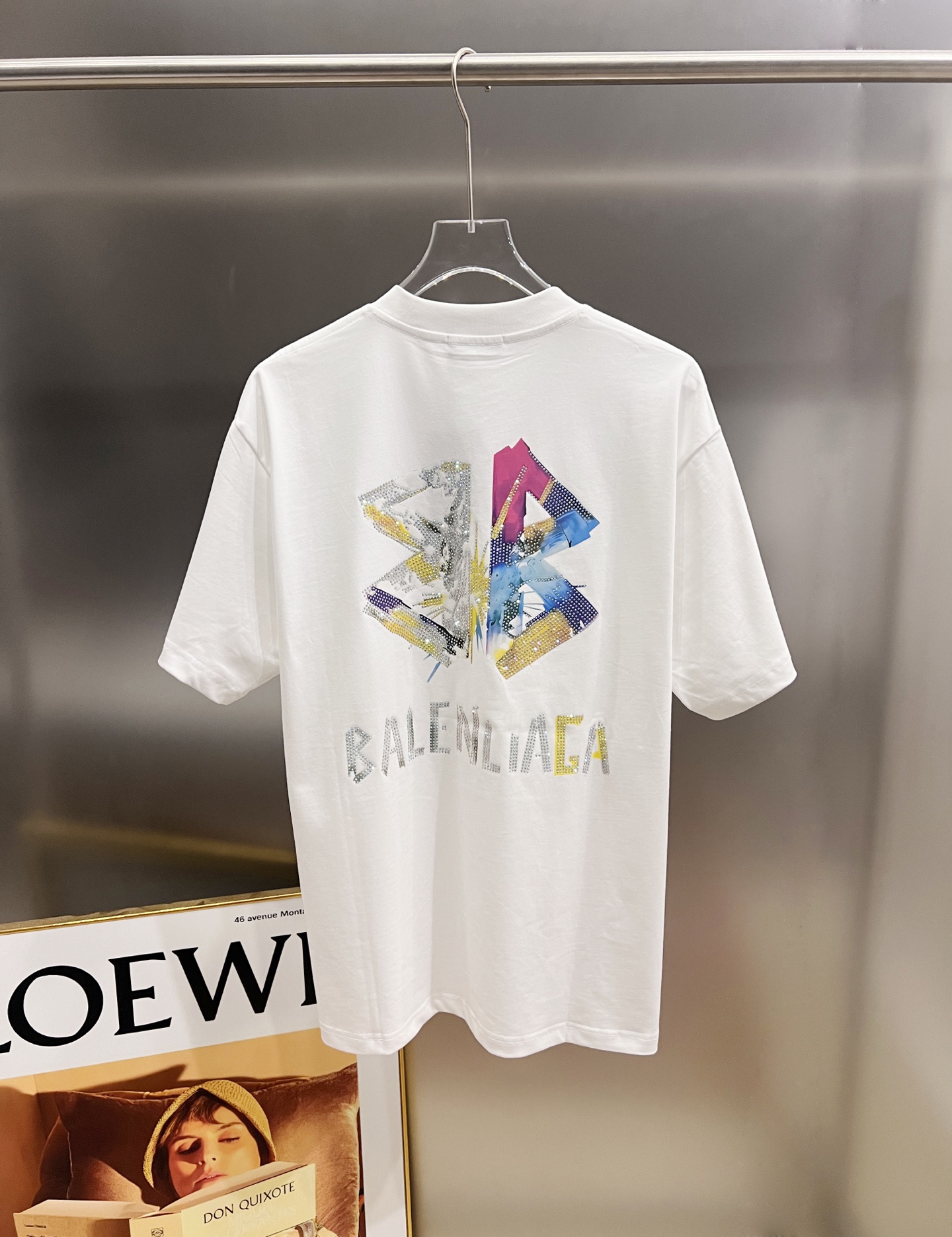 Balenciaga BAL 巴黎世家 2026春夏新款 短袖T恤 新款 简约logo立体烫钻工艺 非常 前卫的 宽松版 S M L XL XXL 五个码 颜色 黑色 白色 灰色