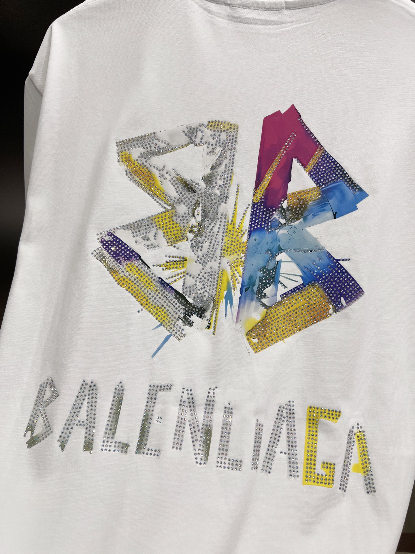 Balenciaga BAL 巴黎世家 2026春夏新款 短袖T恤 新款 简约logo立体烫钻工艺 非常 前卫的 宽松版 S M L XL XXL 五个码 颜色 黑色 白色 灰色