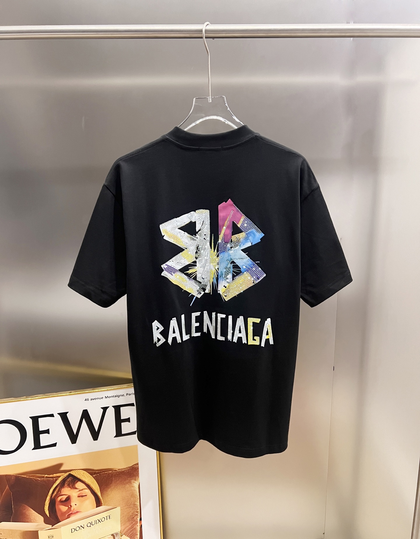 Balenciaga BAL 巴黎世家 2026春夏新款 短袖T恤 新款 简约logo立体烫钻工艺 非常 前卫的 宽松版 S M L XL XXL 五个码 颜色 黑色 白色 灰色