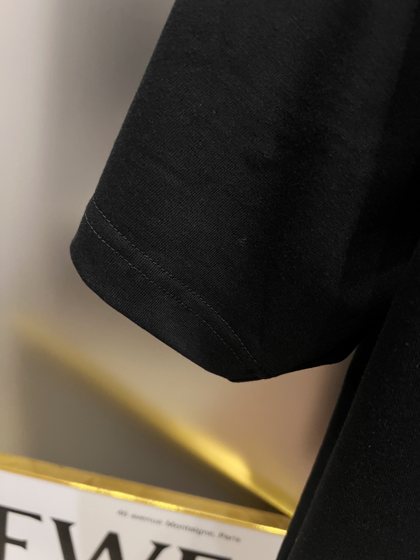 Balenciaga BAL 巴黎世家 2026春夏新款 短袖T恤 新款 简约logo立体烫钻工艺 非常 前卫的 宽松版 S M L XL XXL 五个码 颜色 黑色 白色 灰色
