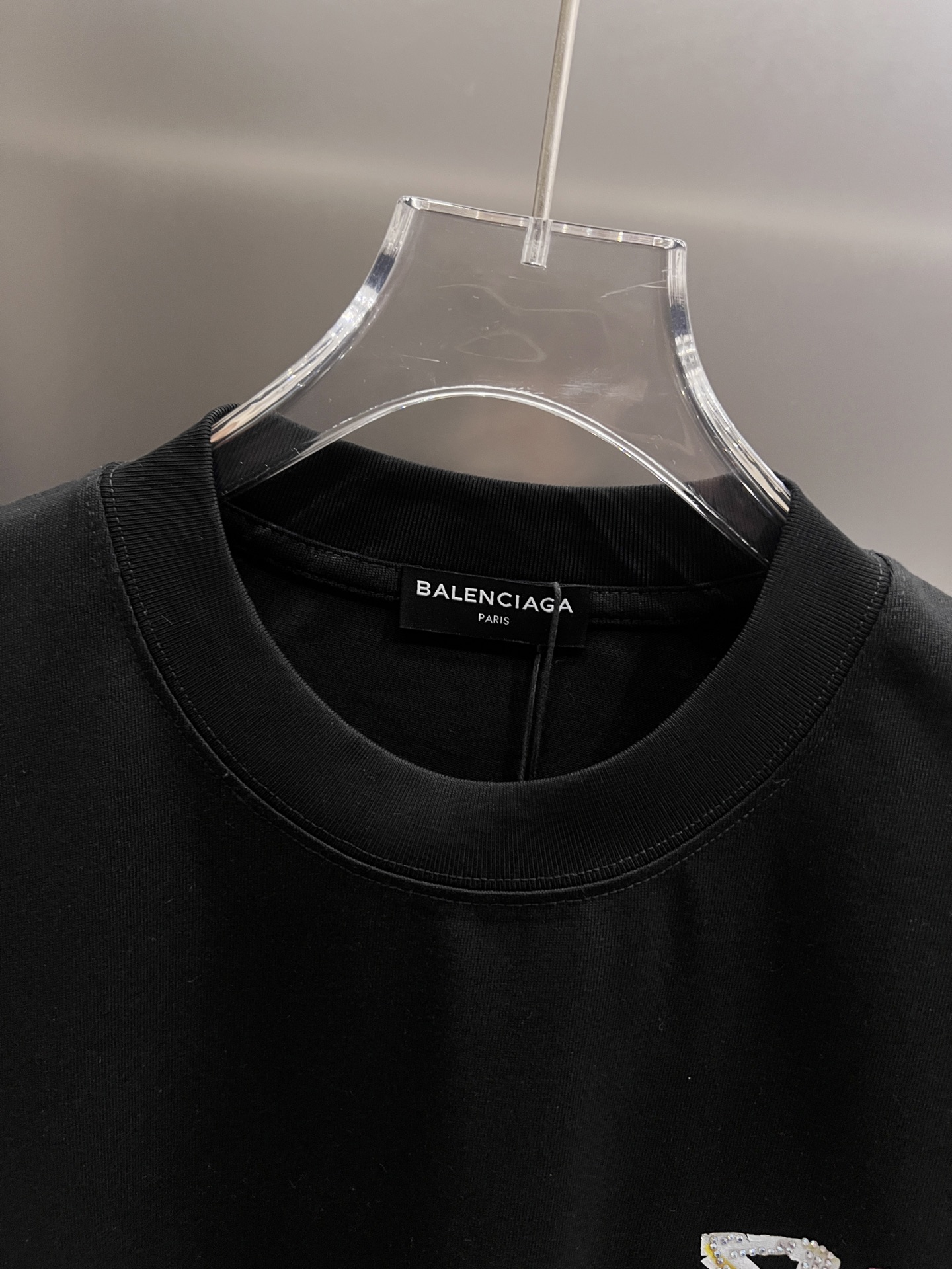 Balenciaga BAL 巴黎世家 2026春夏新款 短袖T恤 新款 简约logo立体烫钻工艺 非常 前卫的 宽松版 S M L XL XXL 五个码 颜色 黑色 白色 灰色