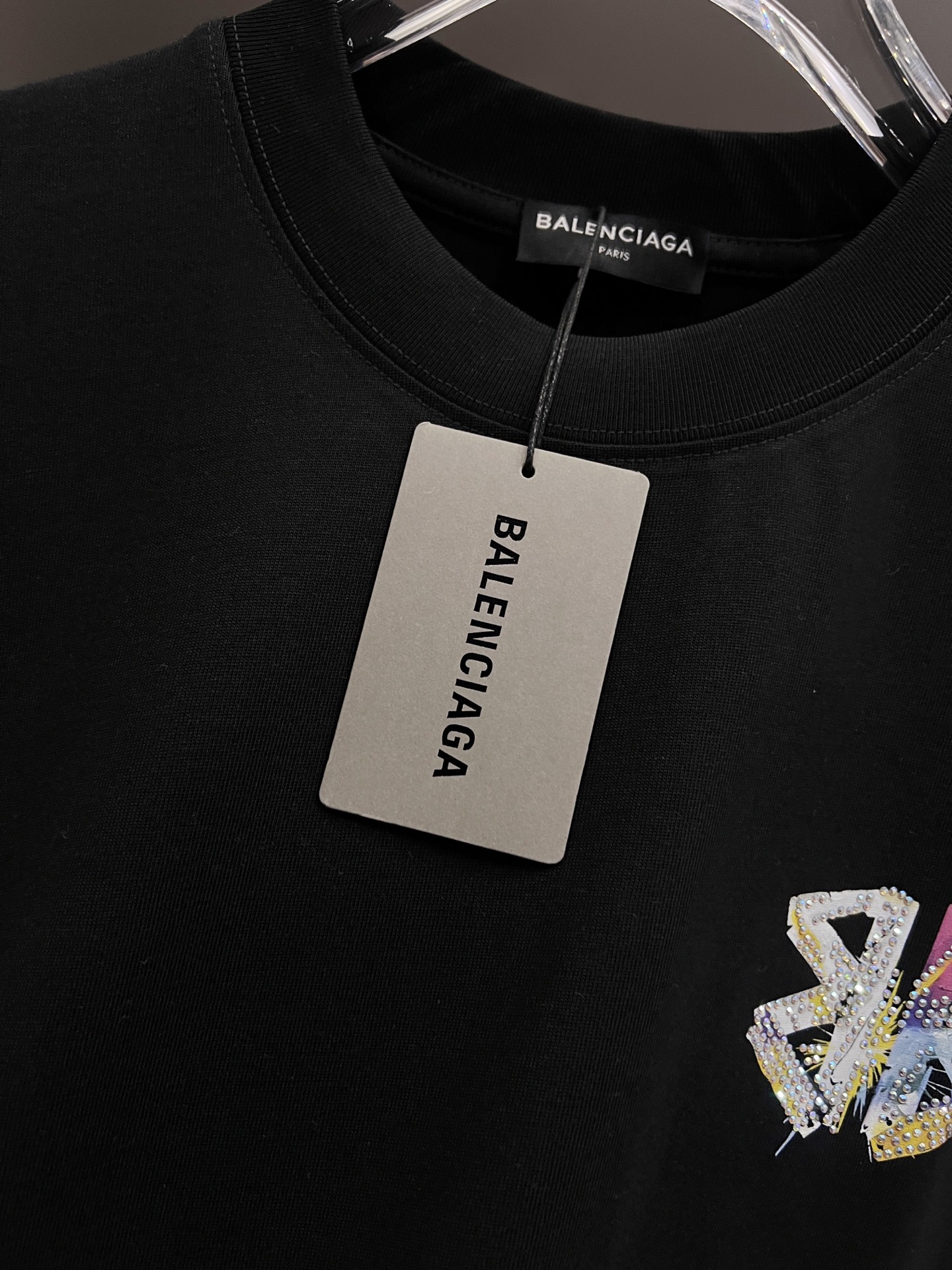 Balenciaga BAL 巴黎世家 2026春夏新款 短袖T恤 新款 简约logo立体烫钻工艺 非常 前卫的 宽松版 S M L XL XXL 五个码 颜色 黑色 白色 灰色