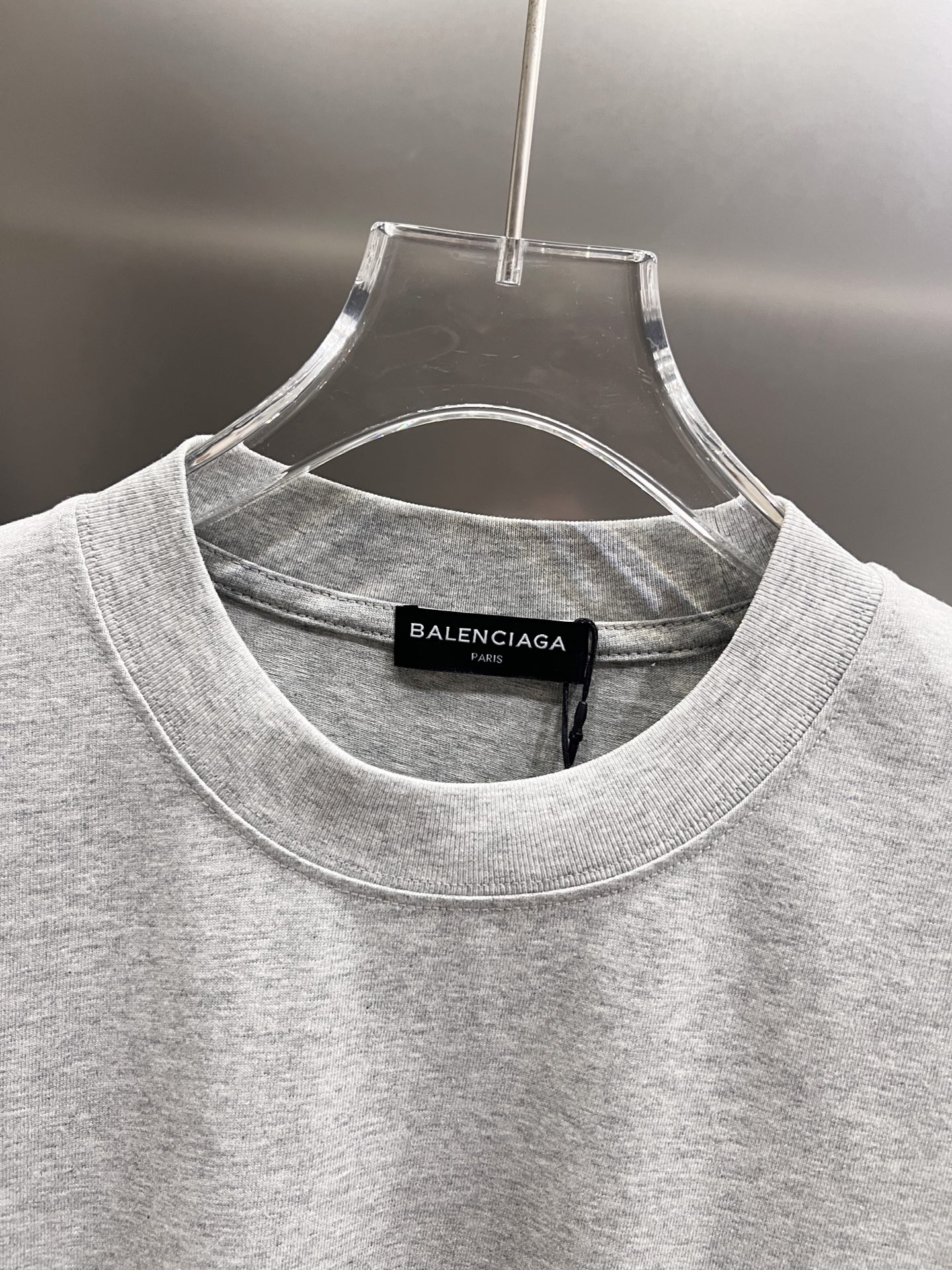 Balenciaga BAL 巴黎世家 2026春夏新款 短袖T恤 新款 简约logo立体烫钻工艺 非常 前卫的 宽松版 S M L XL XXL 五个码 颜色 黑色 白色 灰色