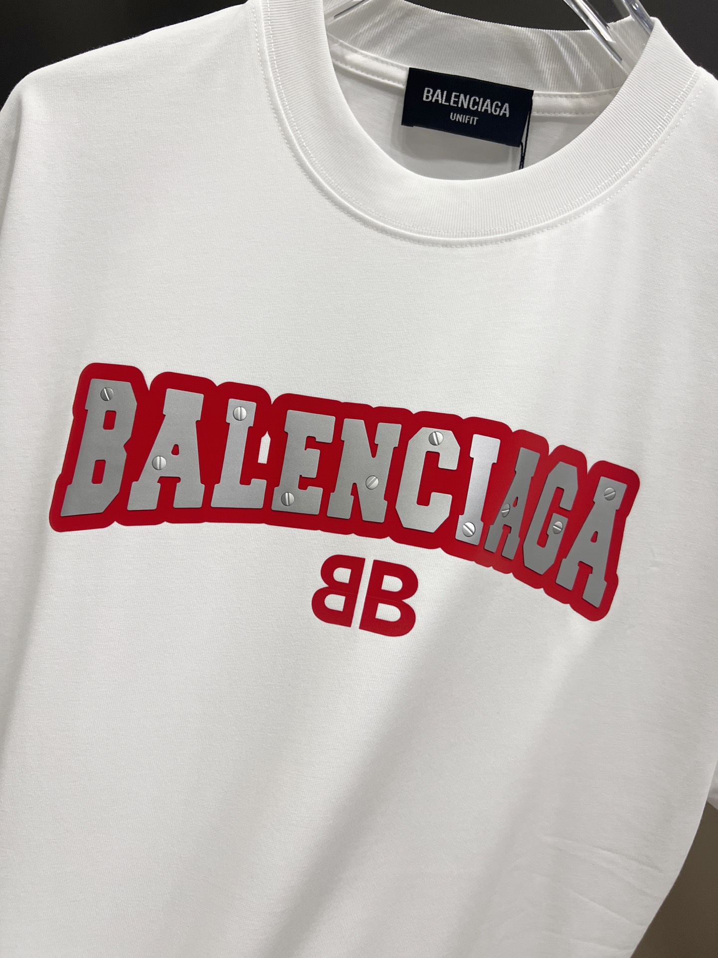 Balenciaga BAL 巴黎世家 2026春夏新款 短袖T恤 新款 简约logo立体工艺 非常 前卫的 宽松版 S M L XL XXL 五个码 颜色 黑色 白色 灰色