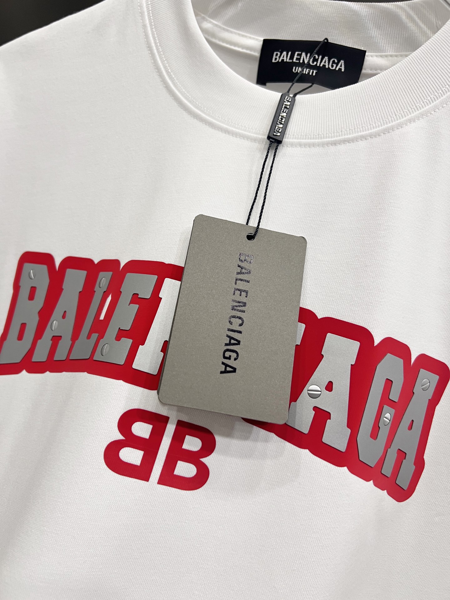 Balenciaga BAL 巴黎世家 2026春夏新款 短袖T恤 新款 简约logo立体工艺 非常 前卫的 宽松版 S M L XL XXL 五个码 颜色 黑色 白色 灰色