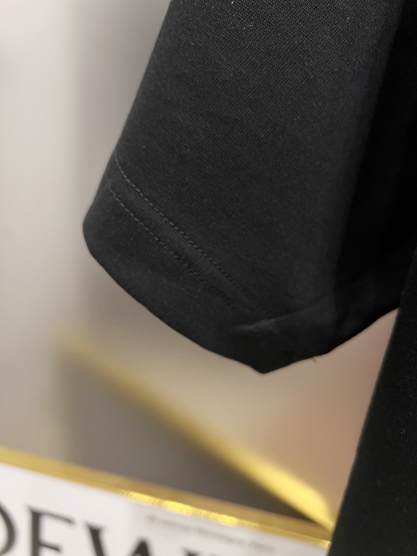 Balenciaga BAL 巴黎世家 2026春夏新款 短袖T恤 新款 简约logo立体工艺 非常 前卫的 宽松版 S M L XL XXL 五个码 颜色 黑色 白色 灰色