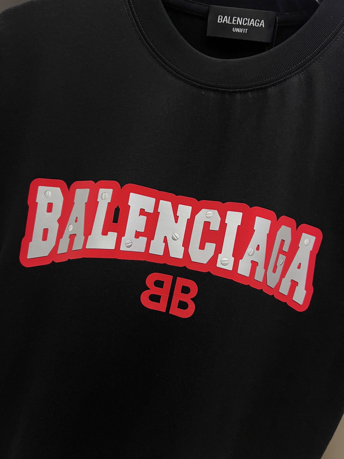 Balenciaga BAL 巴黎世家 2026春夏新款 短袖T恤 新款 简约logo立体工艺 非常 前卫的 宽松版 S M L XL XXL 五个码 颜色 黑色 白色 灰色