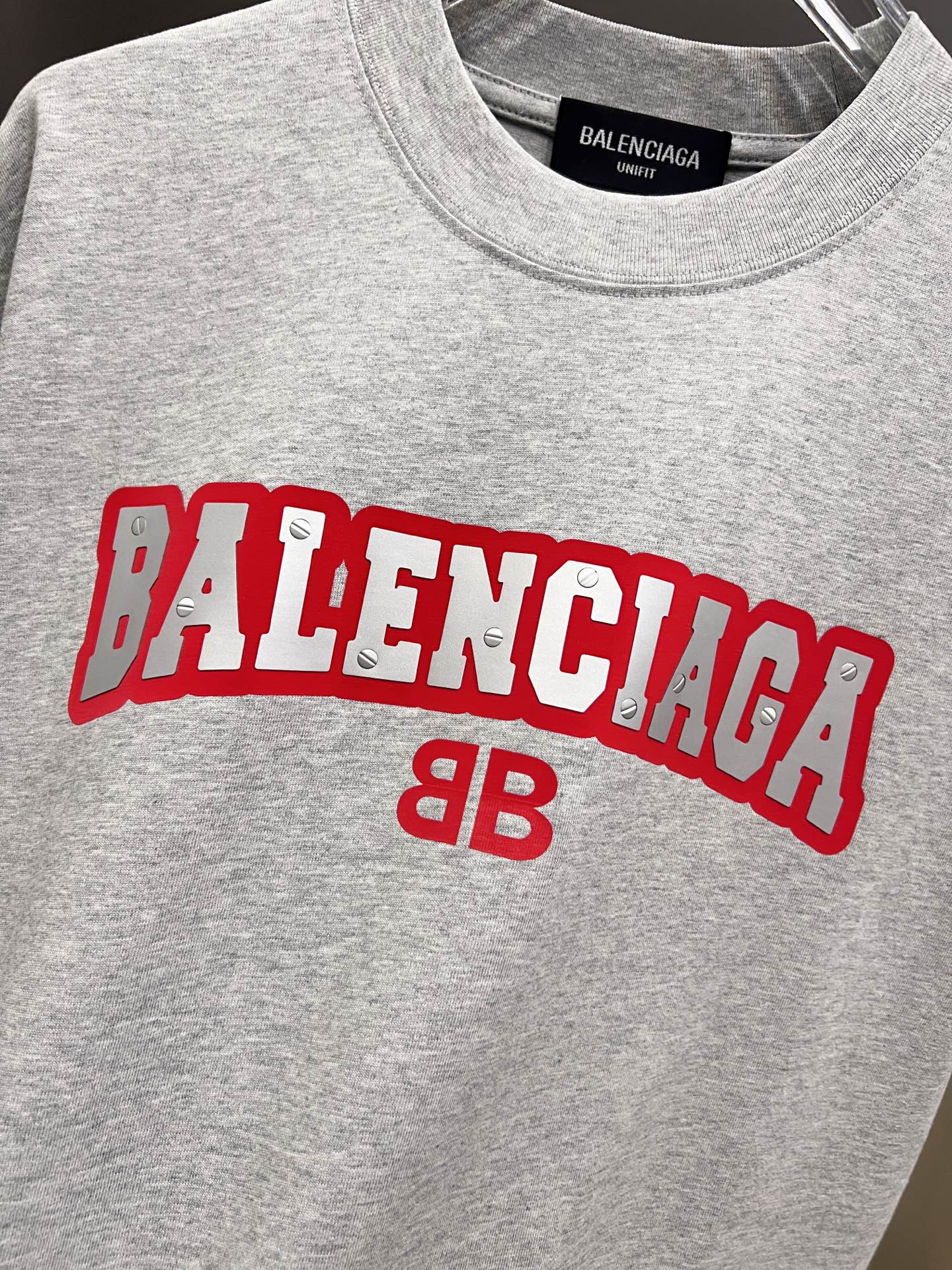 Balenciaga BAL 巴黎世家 2026春夏新款 短袖T恤 新款 简约logo立体工艺 非常 前卫的 宽松版 S M L XL XXL 五个码 颜色 黑色 白色 灰色
