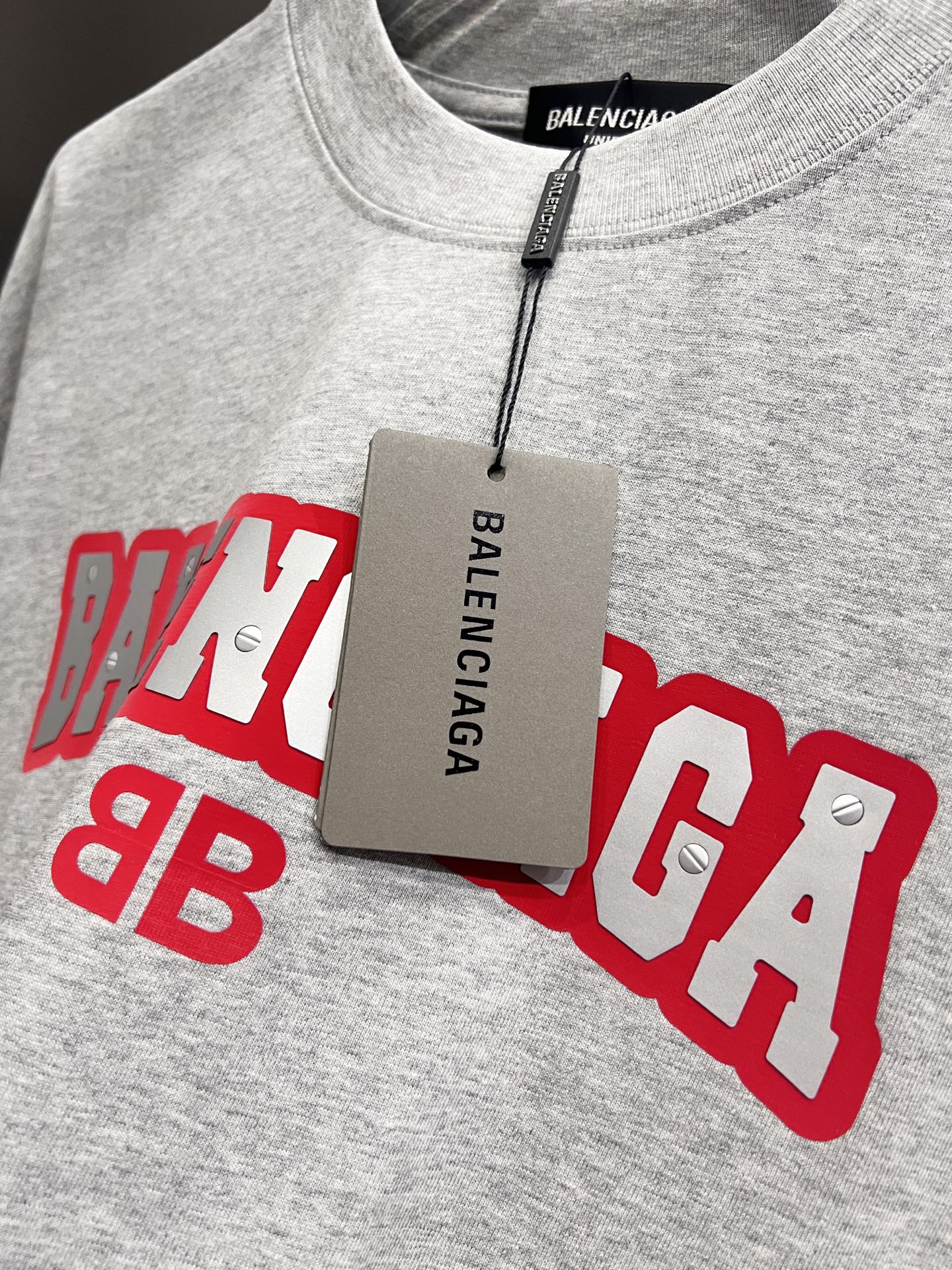 Balenciaga BAL 巴黎世家 2026春夏新款 短袖T恤 新款 简约logo立体工艺 非常 前卫的 宽松版 S M L XL XXL 五个码 颜色 黑色 白色 灰色