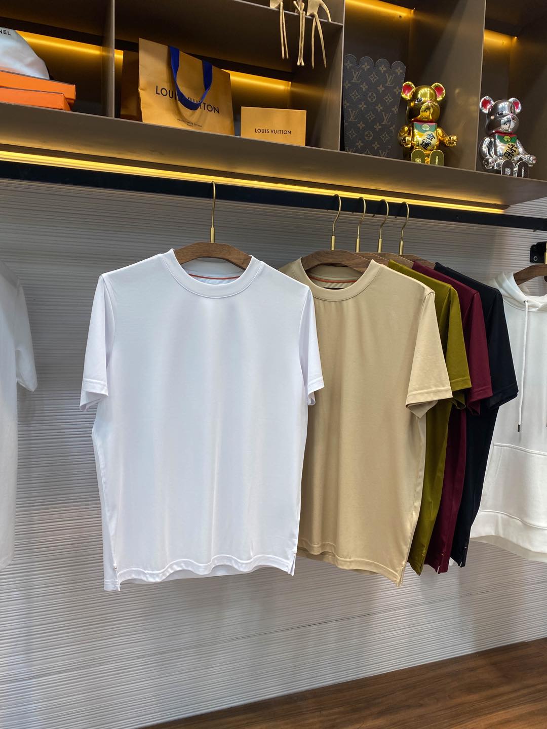    。LSS春夏新款顶级优质丝光棉布圆领短Tee，独家专供男士后领标识刺绣休闲纯色短袖T恤衫！贸易公司