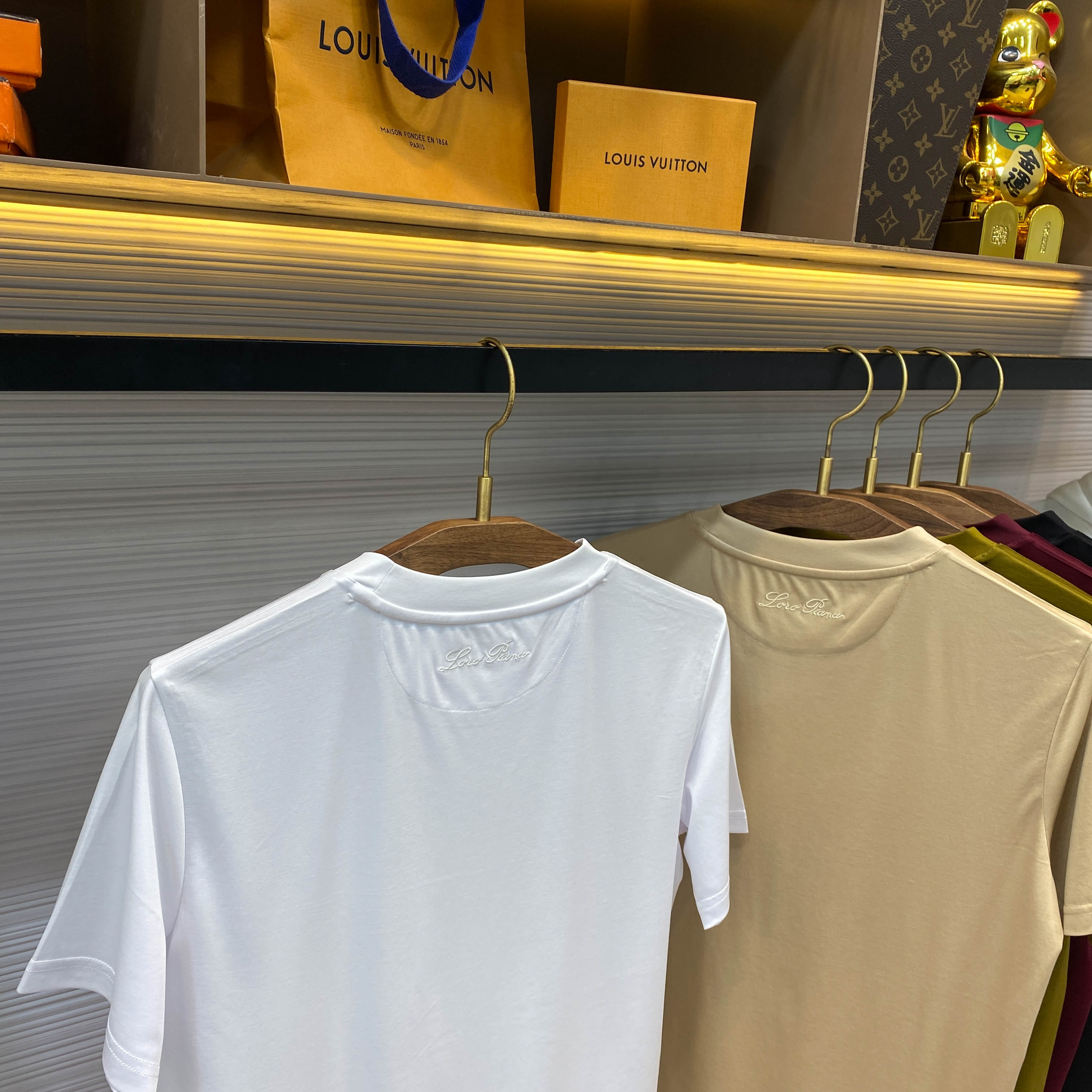    。LSS春夏新款顶级优质丝光棉布圆领短Tee，独家专供男士后领标识刺绣休闲纯色短袖T恤衫！贸易公司