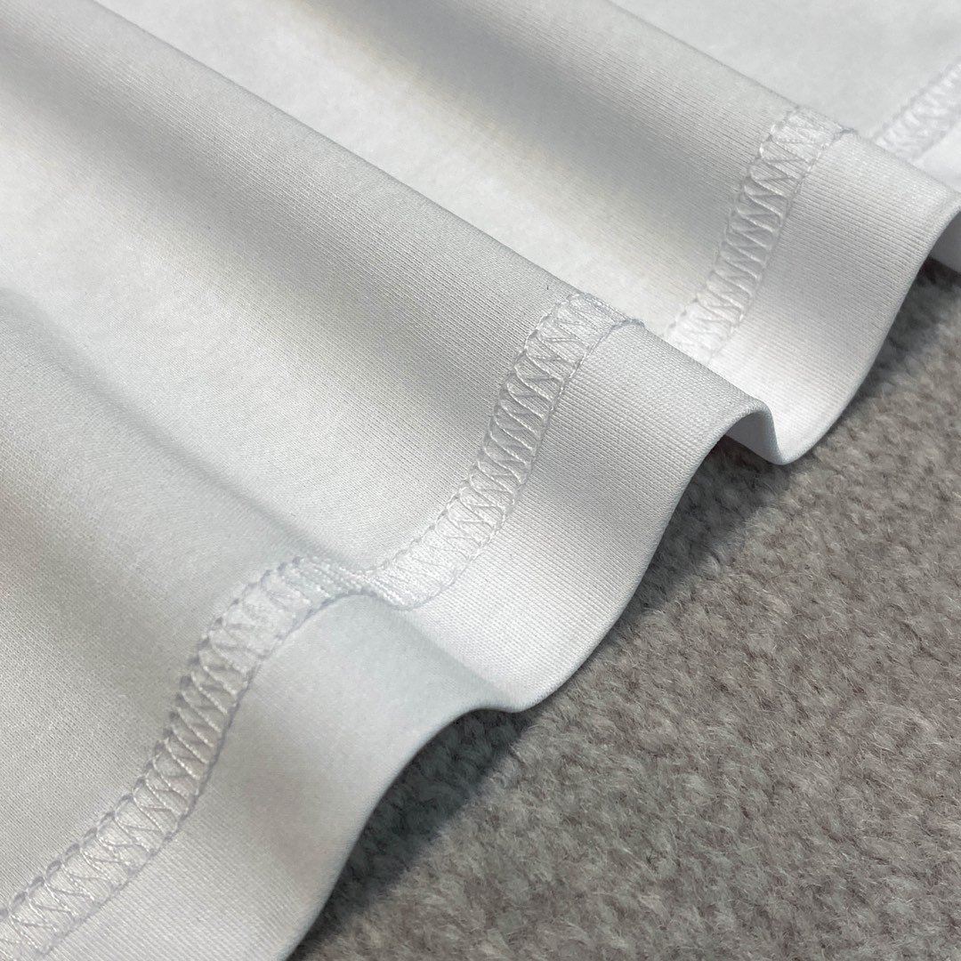    。LSS春夏新款顶级优质丝光棉布圆领短Tee，独家专供男士后领标识刺绣休闲纯色短袖T恤衫！贸易公司