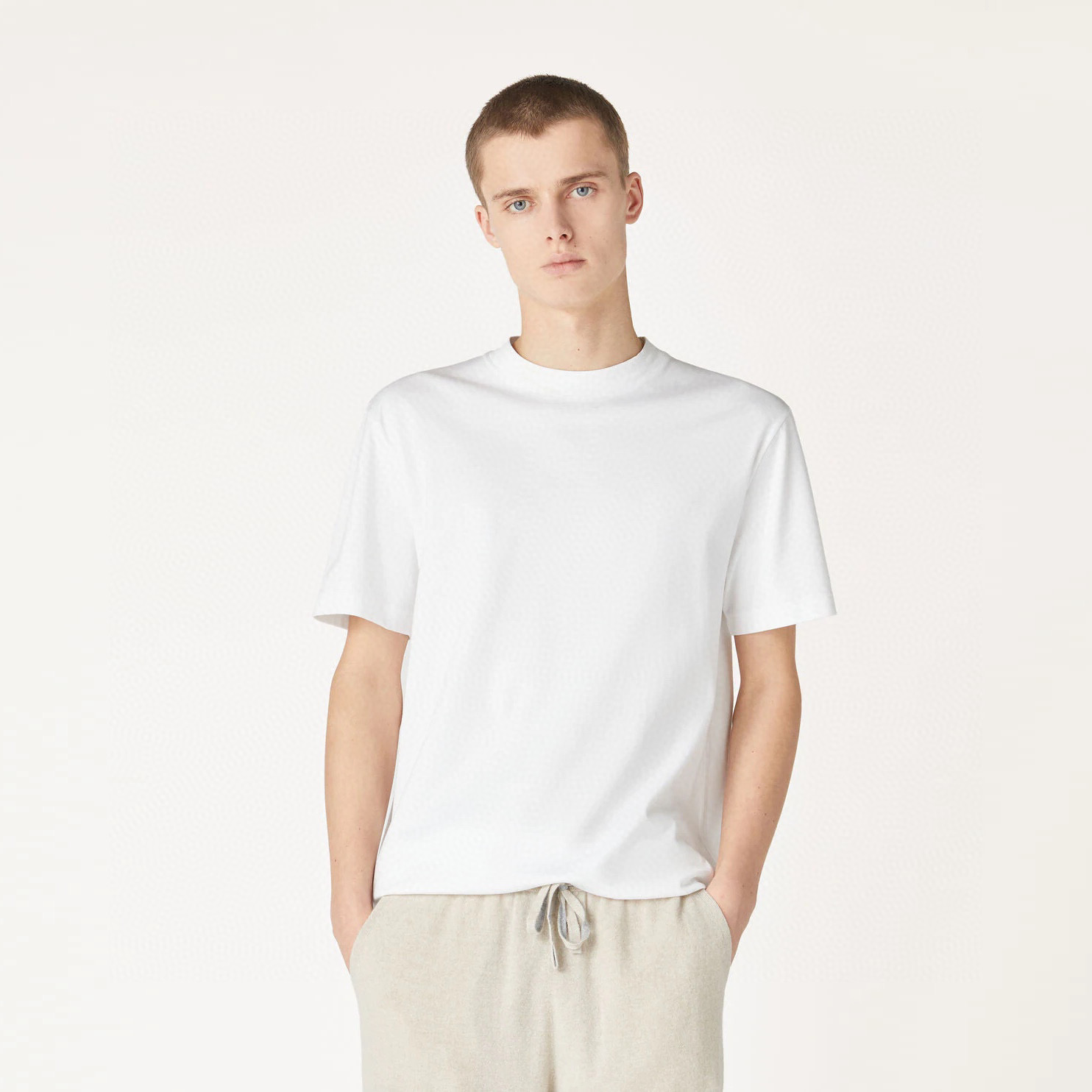    。LSS春夏新款顶级优质丝光棉布圆领短Tee，独家专供男士后领标识刺绣休闲纯色短袖T恤衫！贸易公司