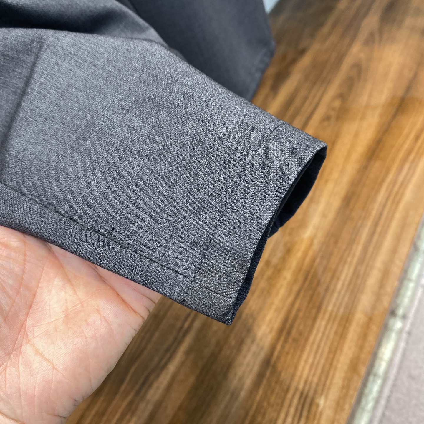 P924-MM6 25SS Grey Ricin Belts: Fashionable & Comfortable Male Pants with Unique Design - 图片 5