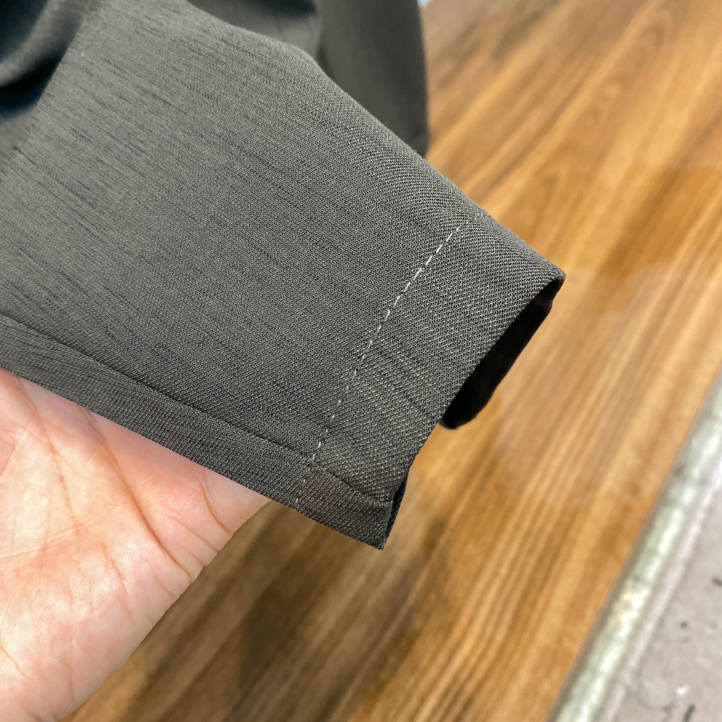 MM6 Silk Filament Tweezers Pants: Fashionable Comfort in Unique Design - 图片 5