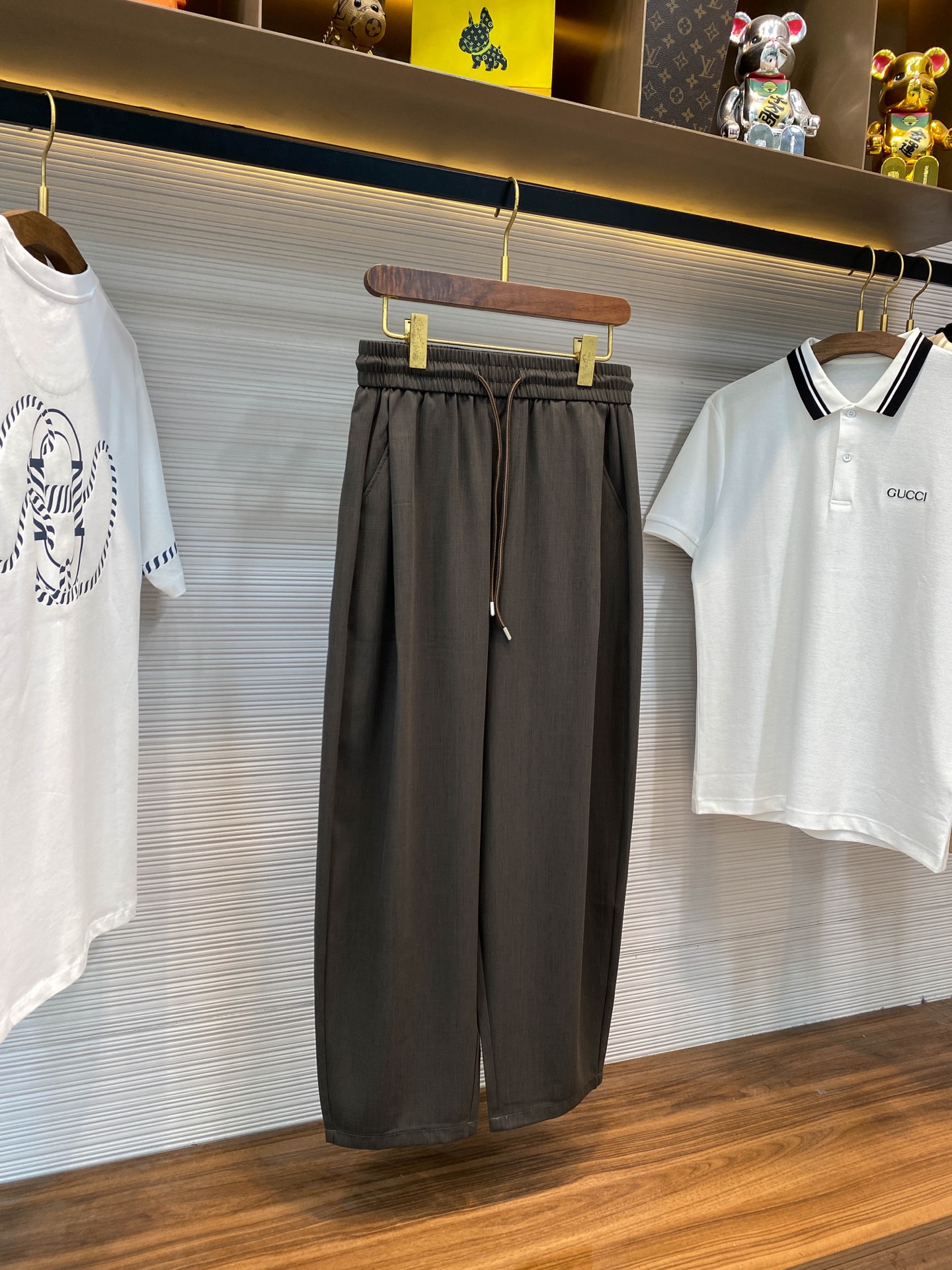 MM6 Silk Filament Tweezers Pants: Fashionable Comfort in Unique Design - 图片 2