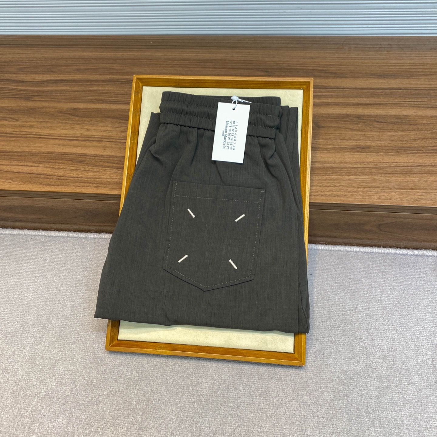 MM6 Silk Filament Tweezers Pants: Fashionable Comfort in Unique Design - 图片 8