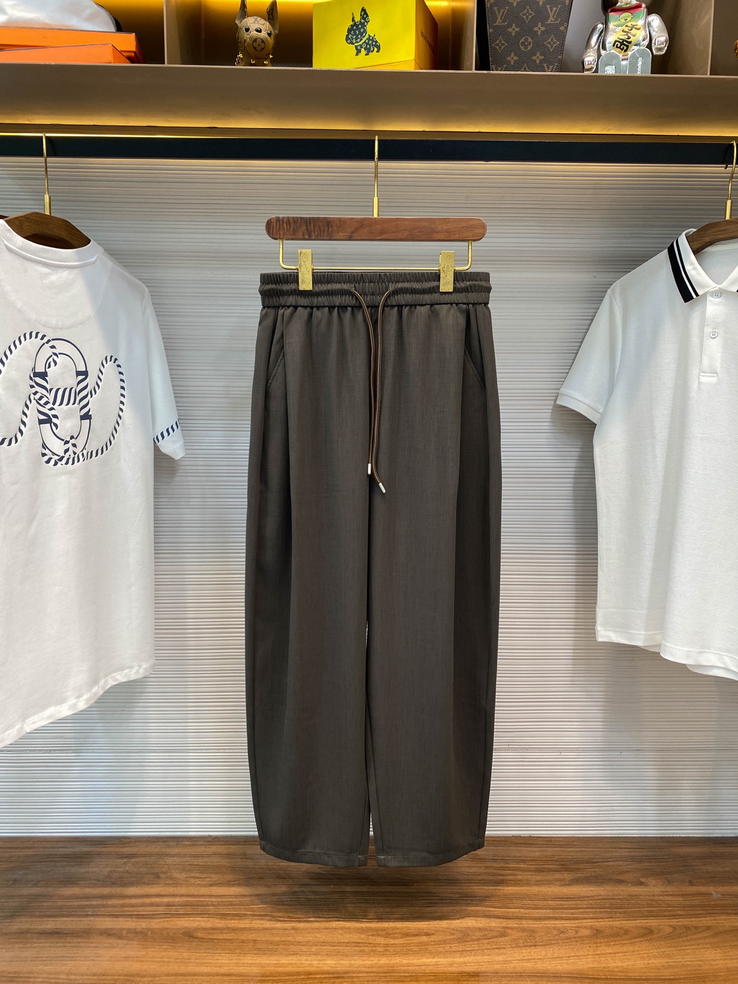 MM6 Silk Filament Tweezers Pants: Fashionable Comfort in Unique Design - 图片 1