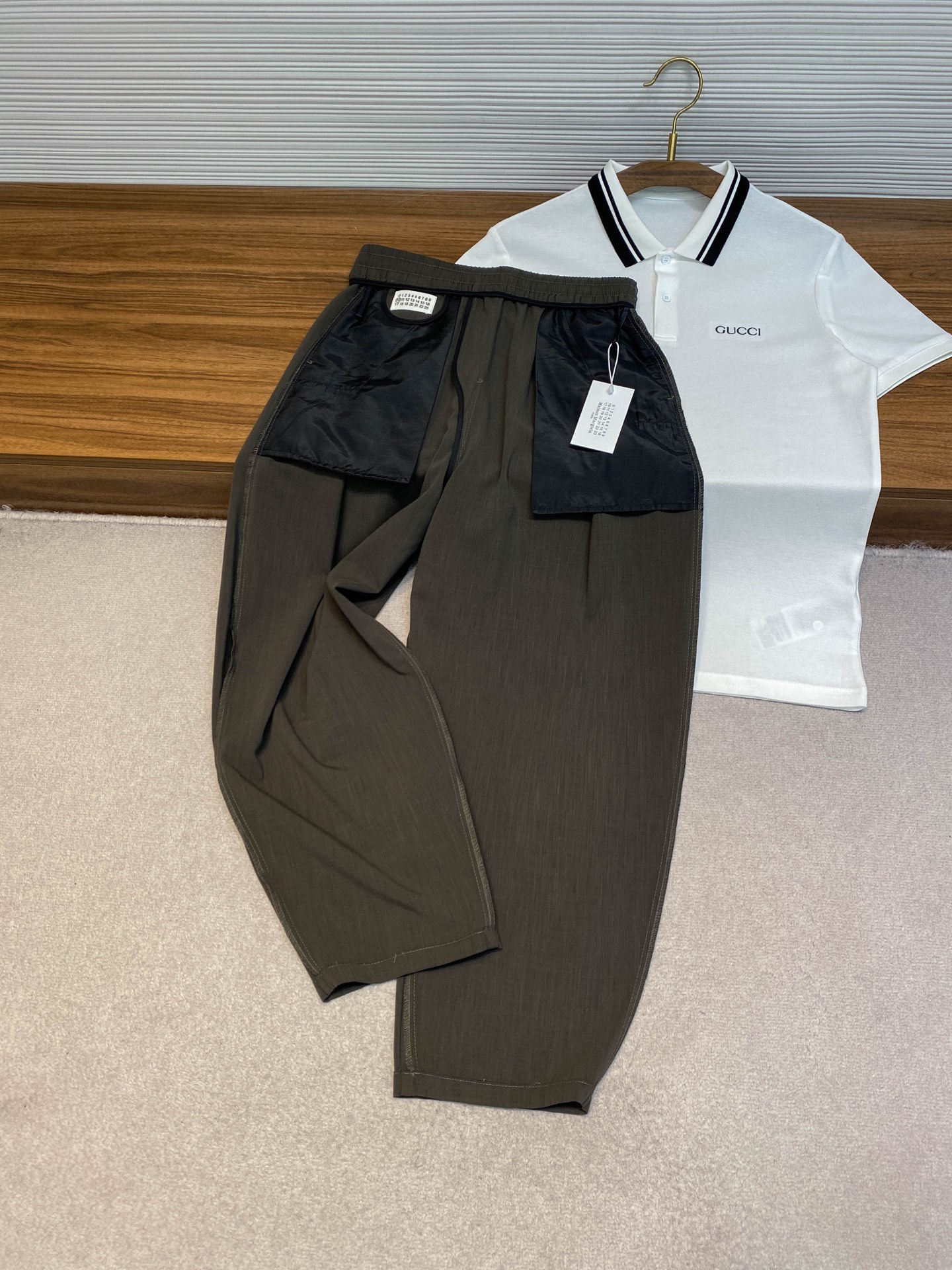 MM6 Silk Filament Tweezers Pants: Fashionable Comfort in Unique Fabric - 图片 5