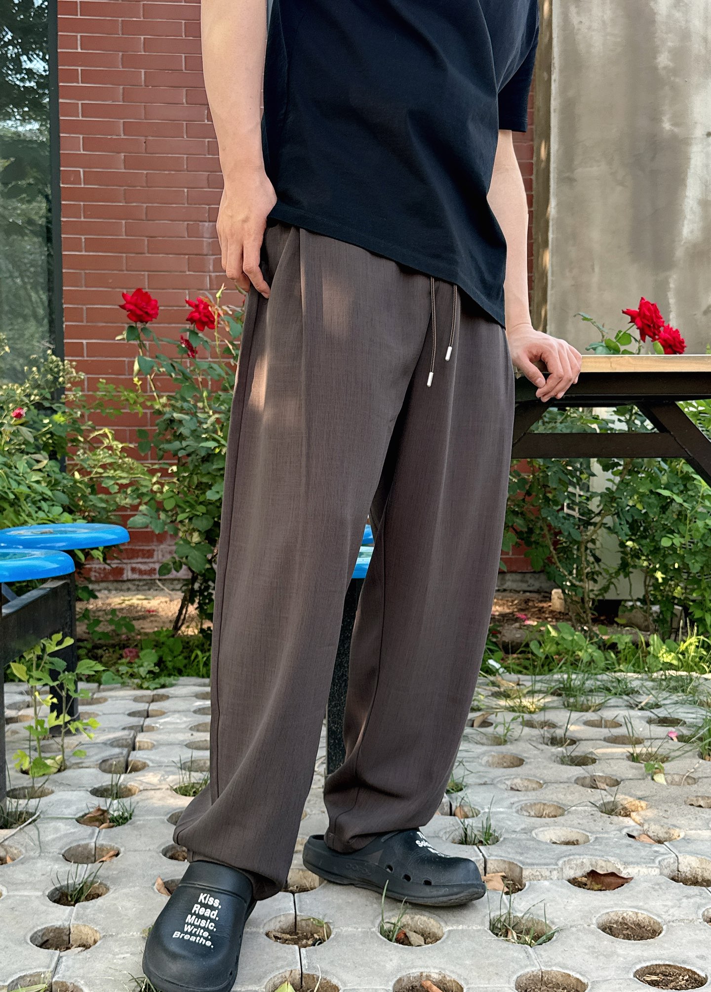 MM6 Silk Filament Tweezers Pants: Fashionable Comfort with Unique Design - 图片 1