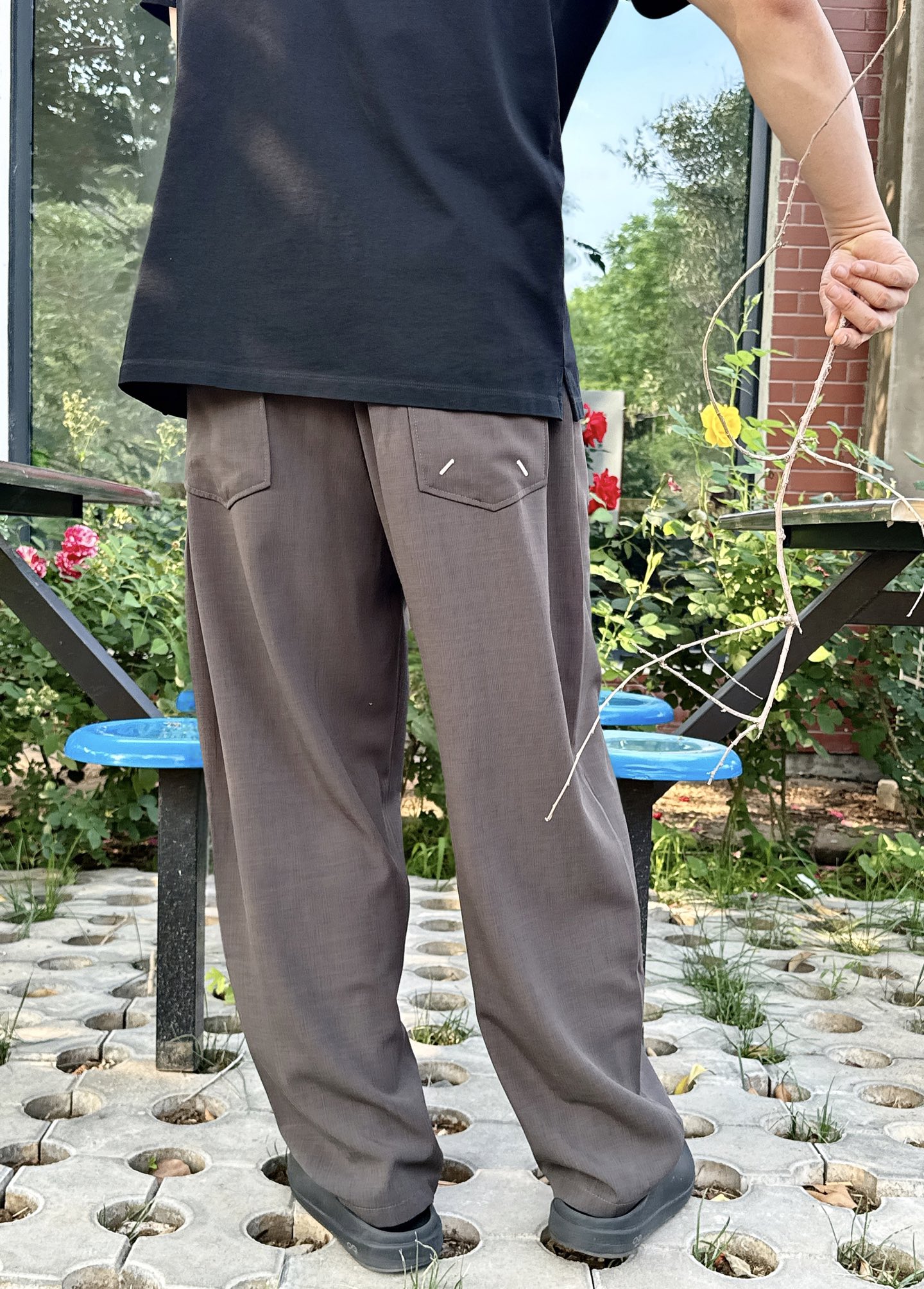 MM6 Silk Filament Tweezers Pants: Fashionable Comfort with Unique Design - 图片 4