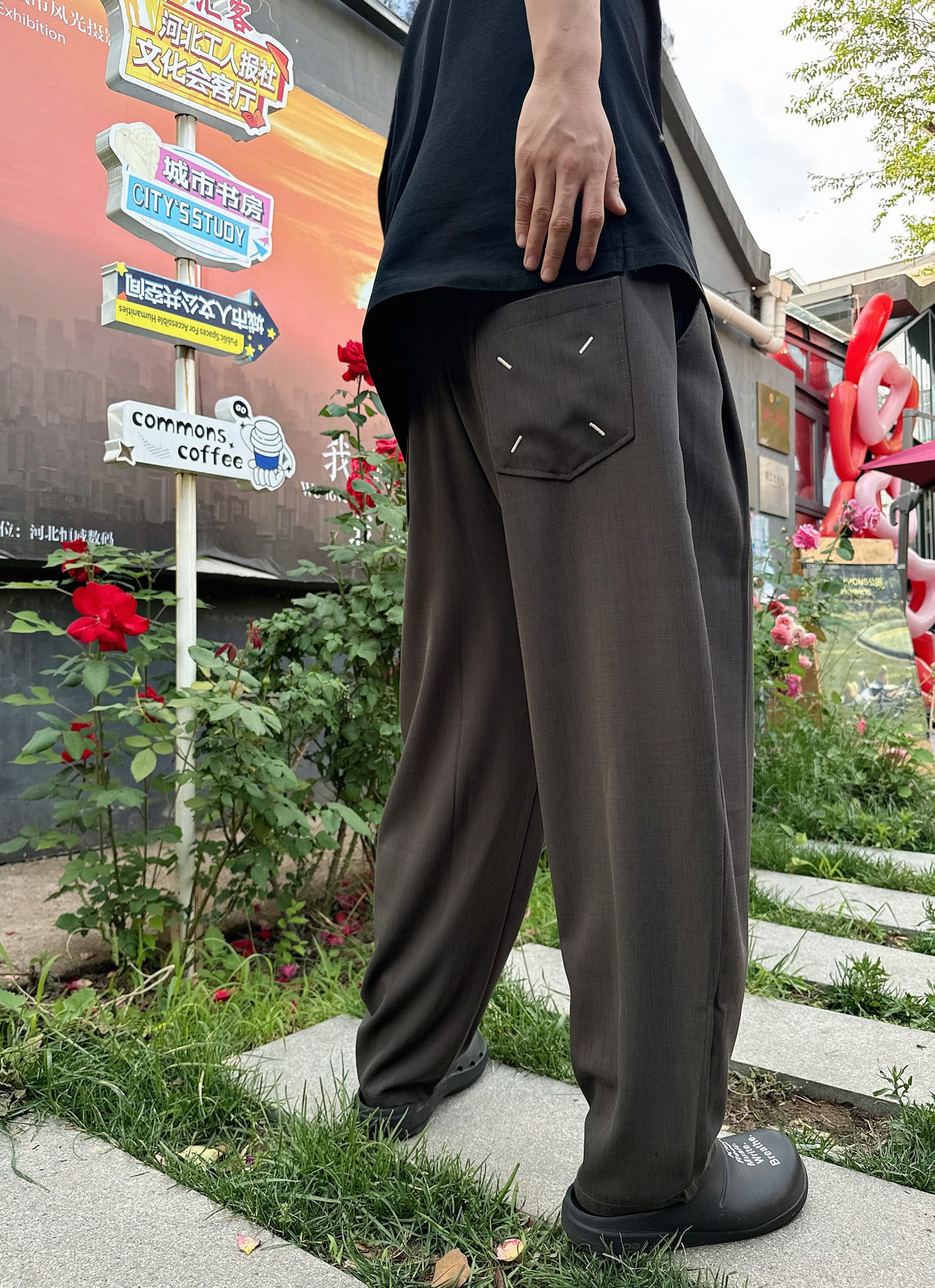 MM6 Silk Filament Tweezers Pants: Fashionable Comfort with Unique Design - 图片 3