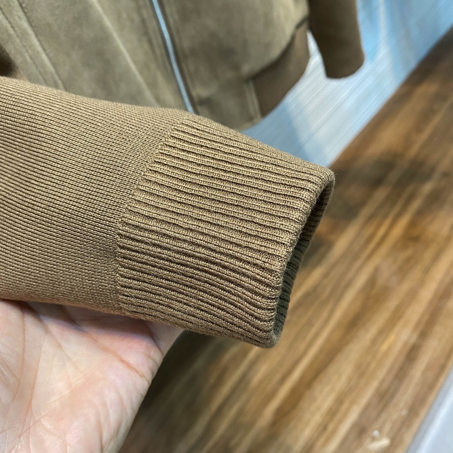 PRA25FW秋冬新款环保麂皮绒针织拼接翻领夹克，男士金属三角标徽章口袋时尚休闲拉链夹克外套！贸易公司渠