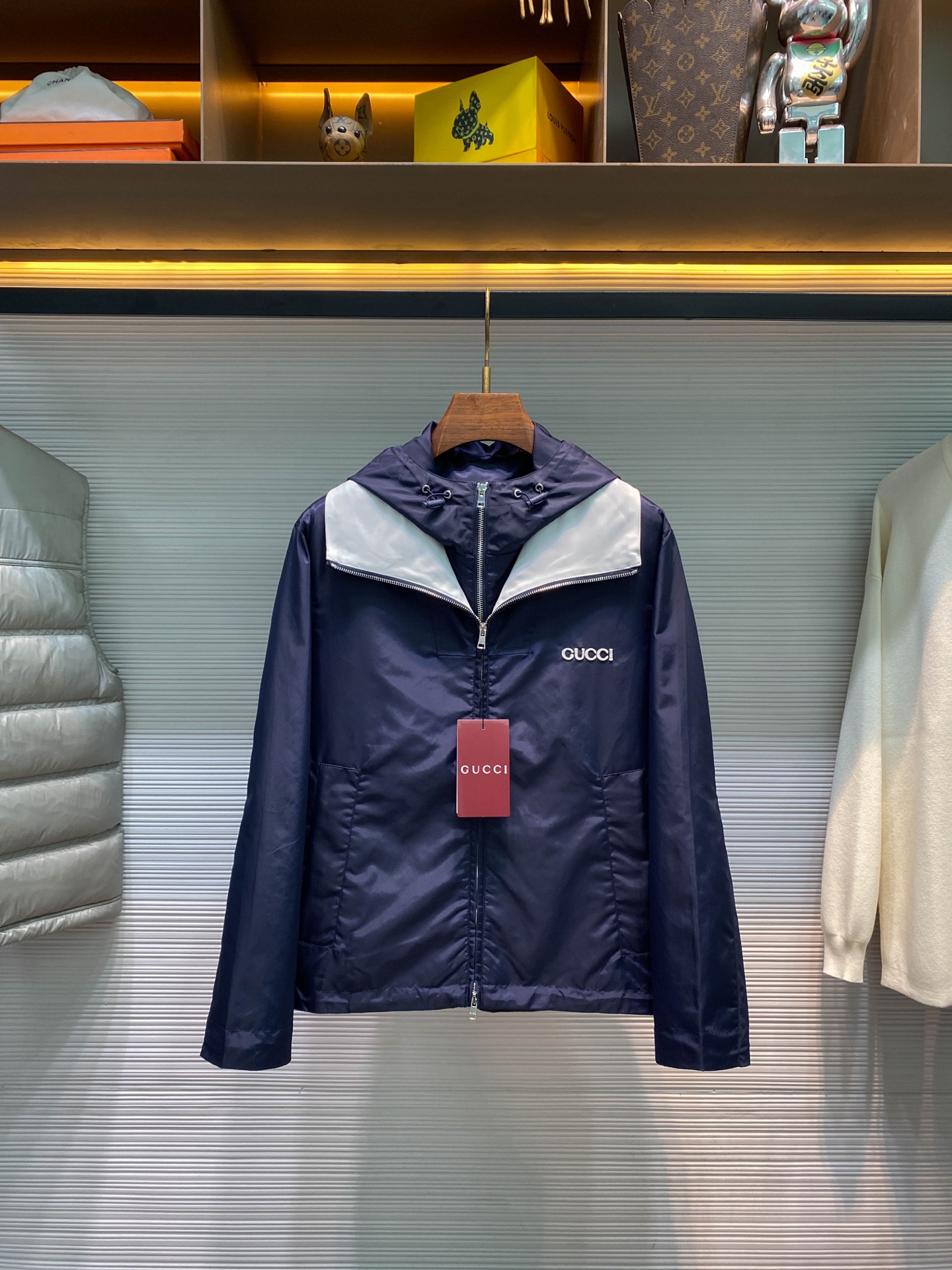 GU25FW秋冬新款蓝色密织尼龙防风拉链夹克，男士贴布刺绣标识可拆卸连帽时尚撞色机能夹克外套！贸易公司渠