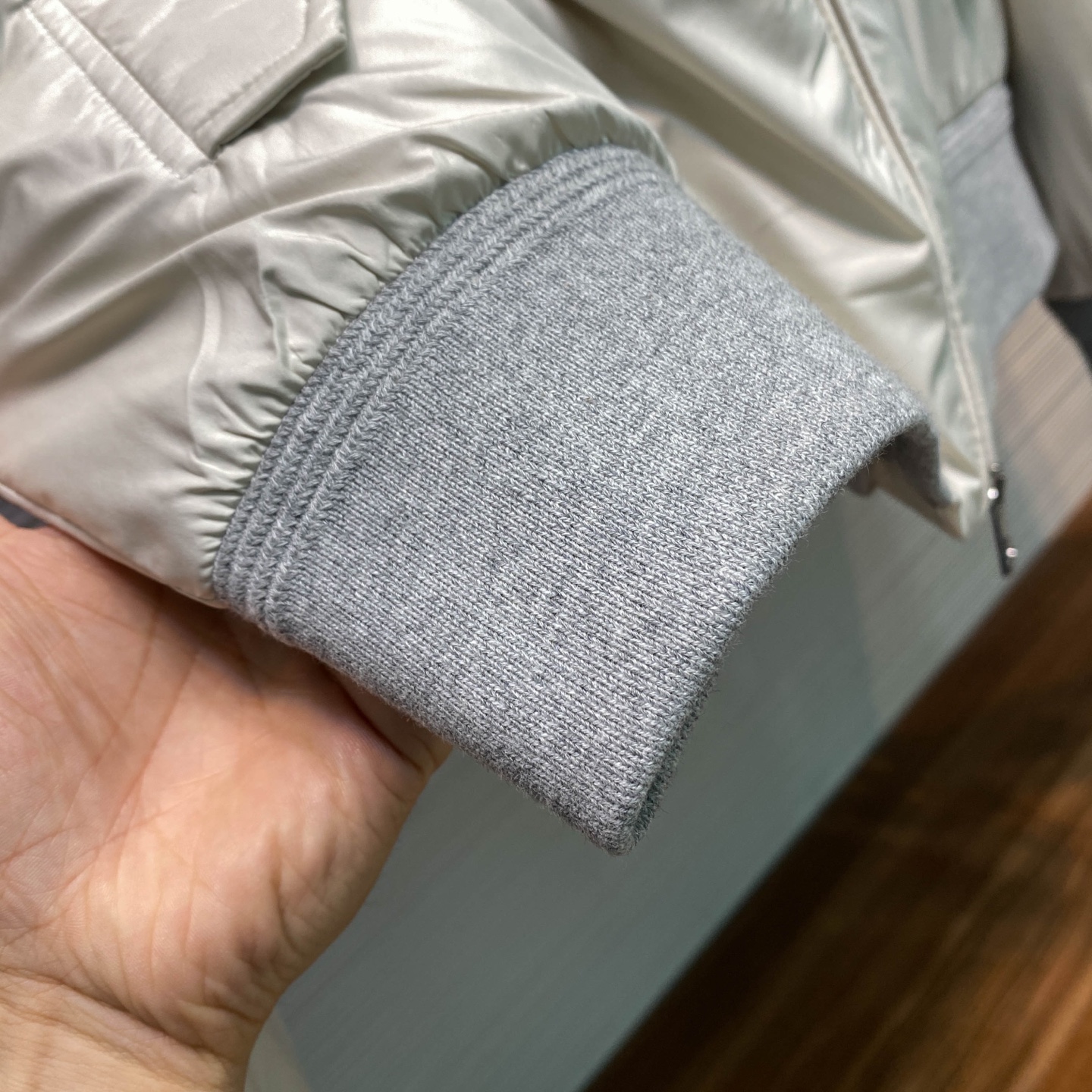 MOC25FW秋冬新款密织尼龙立领羽绒夹克，男士轻薄款羽绒绗缝内衬飞行员拉链羽绒服夹克外套！贸易公司渠道