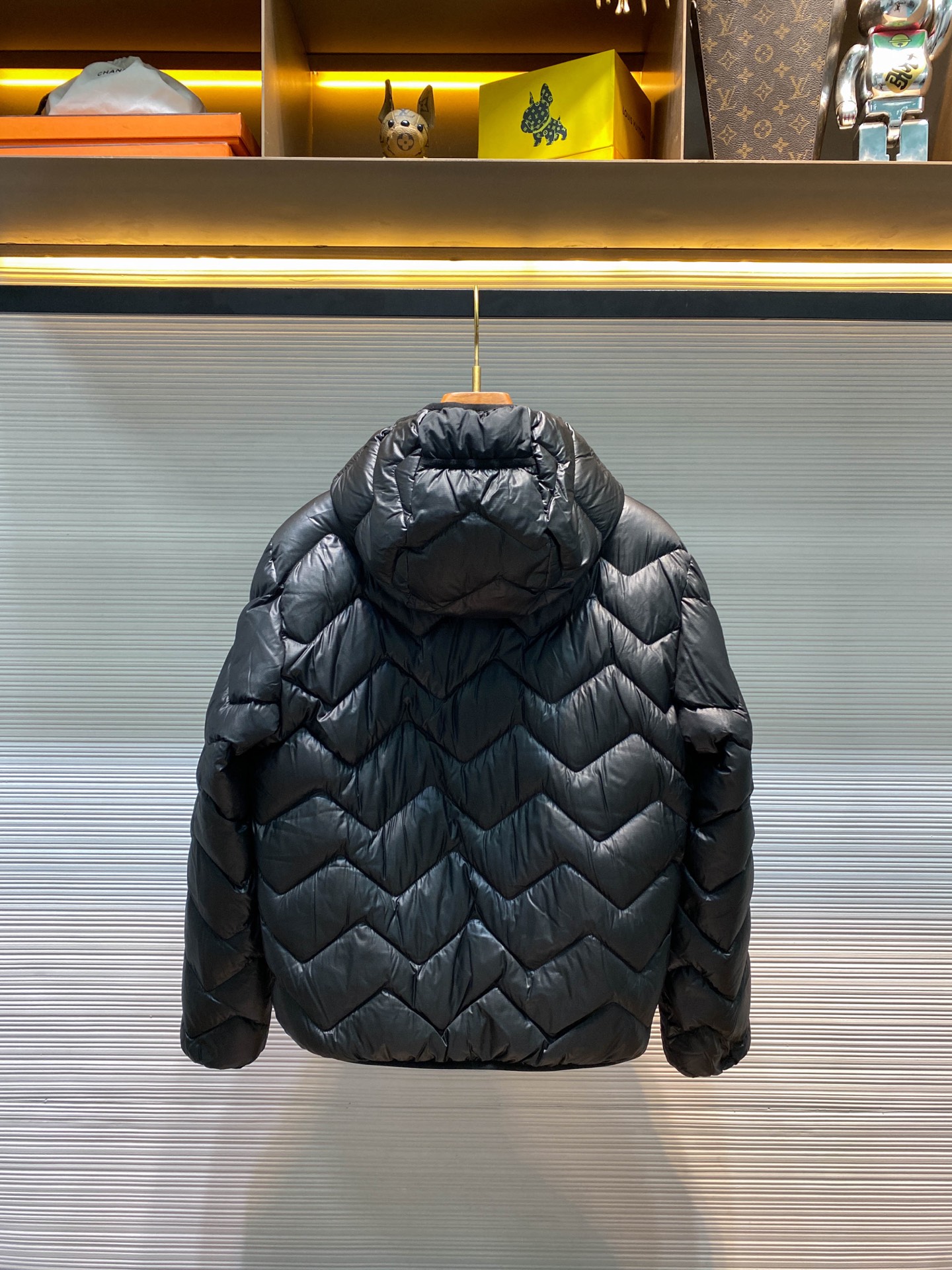 MOC25FW秋冬新款轻薄尼龙防水连帽羽绒夹克，男女同款时尚波浪形绗缝图案休闲拉链羽绒服外套！贸易公司渠