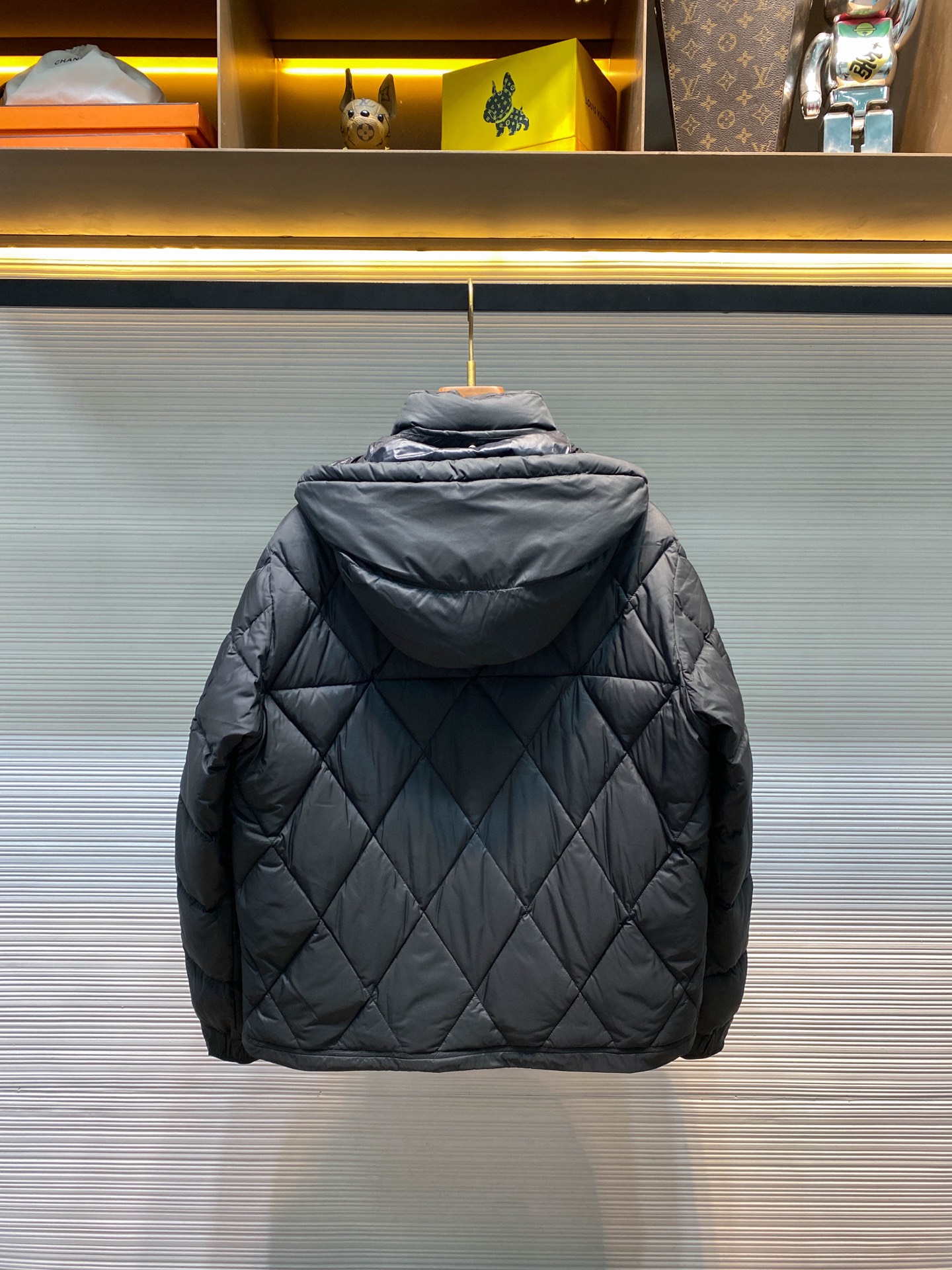 高版本认准细节 MOC25FW秋冬新款菱形格绗缝拉链羽绒夹克，男女同款袖臂徽章口袋可拆卸连帽立领羽绒服外