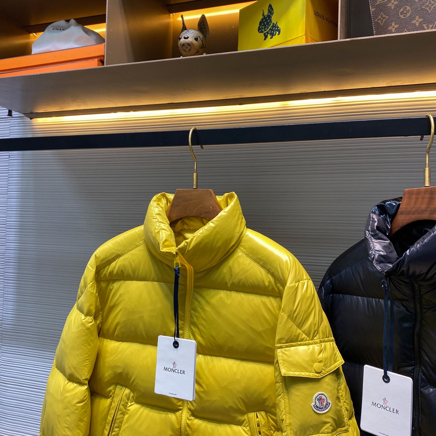 MOC25FW秋冬新款高密度漆面尼龙立领羽绒夹克，男女同款经典毛毡徽章口袋时尚拉链羽绒服外套！贸易公司渠