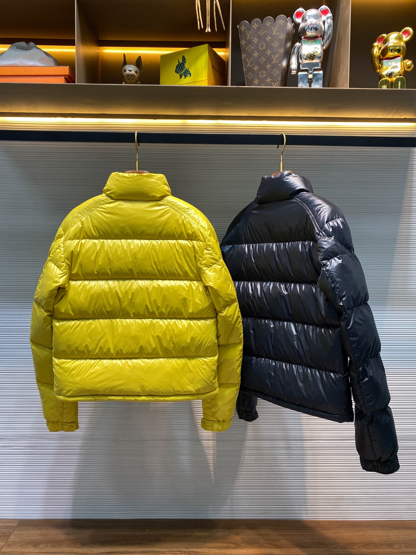 MOC25FW秋冬新款高密度漆面尼龙立领羽绒夹克，男女同款经典毛毡徽章口袋时尚拉链羽绒服外套！贸易公司渠