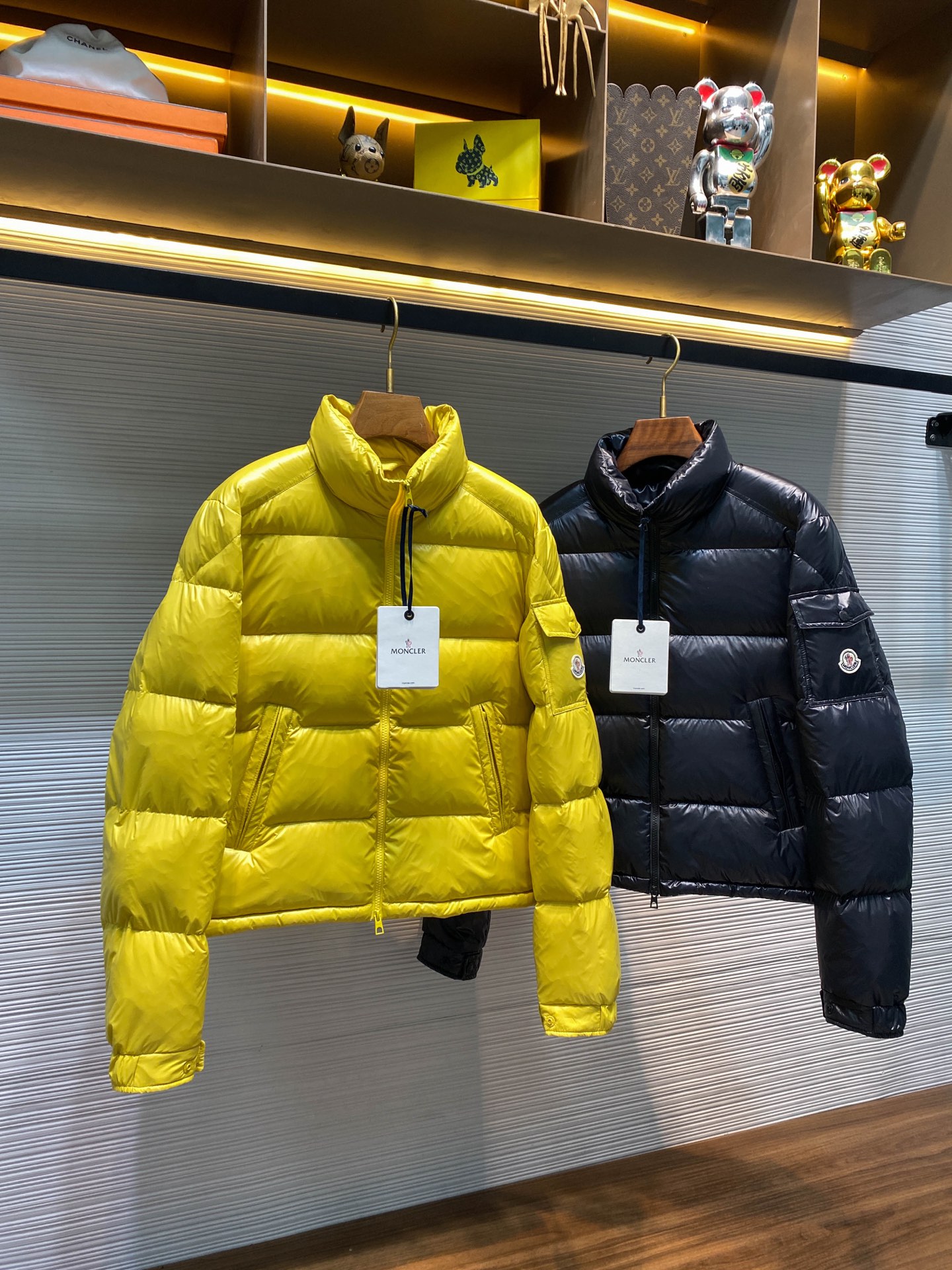 MOC25FW秋冬新款高密度漆面尼龙立领羽绒夹克，男女同款经典毛毡徽章口袋时尚拉链羽绒服外套！贸易公司渠