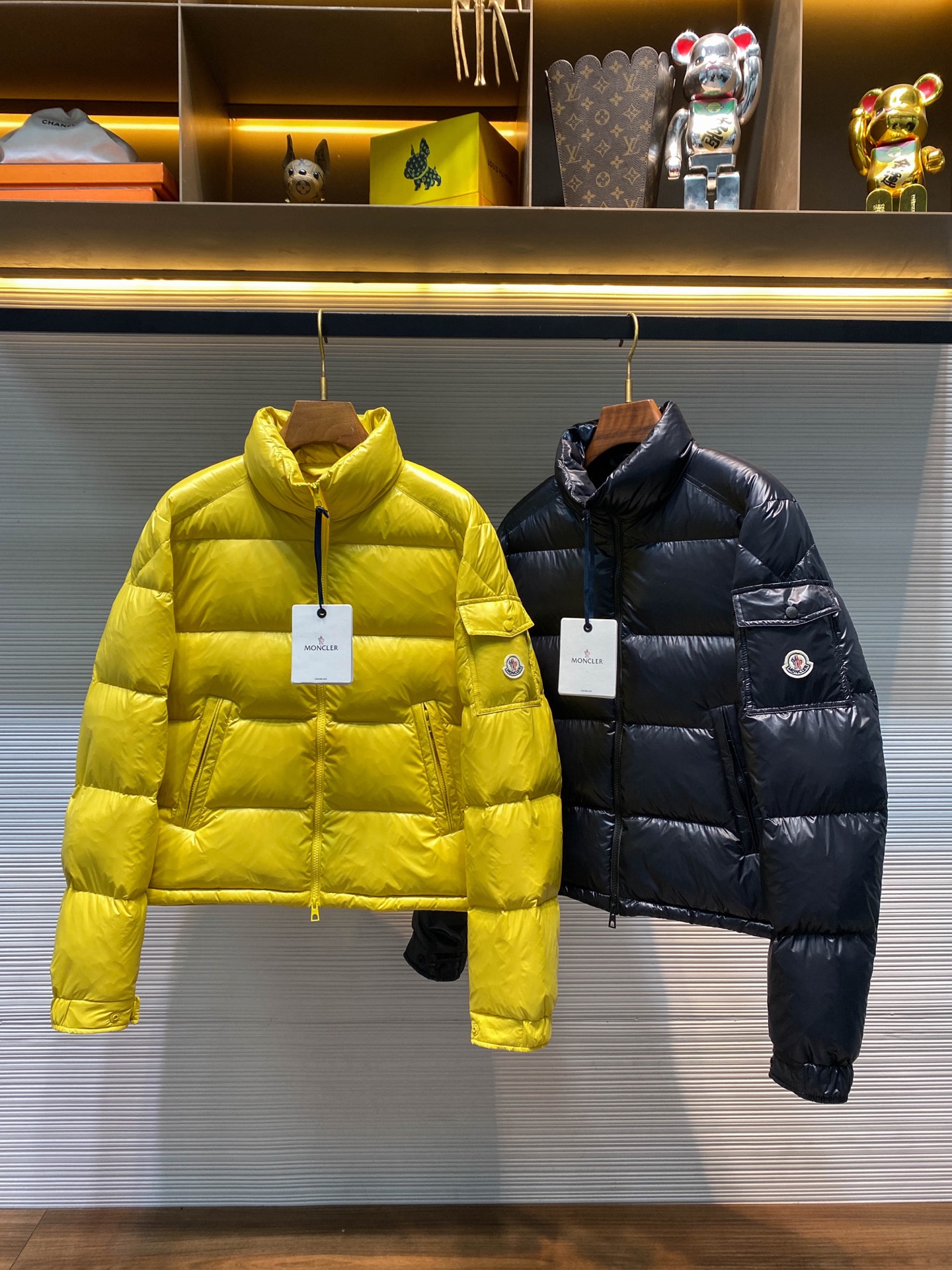 MOC25FW秋冬新款高密度漆面尼龙立领羽绒夹克，男女同款经典毛毡徽章口袋时尚拉链羽绒服外套！贸易公司渠