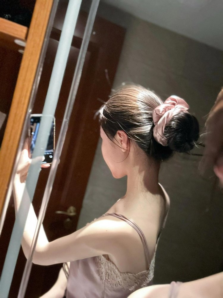 Twist and tie your hair casually at night, and you no longer have to - Tie