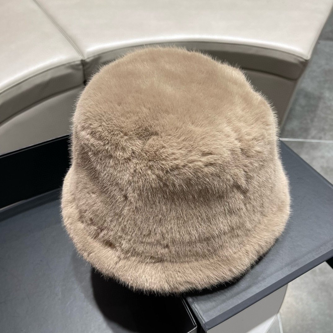 BURBERRY巴宝莉秋冬新款羊羔毛渔夫帽超好搭配闭眼入的一款
