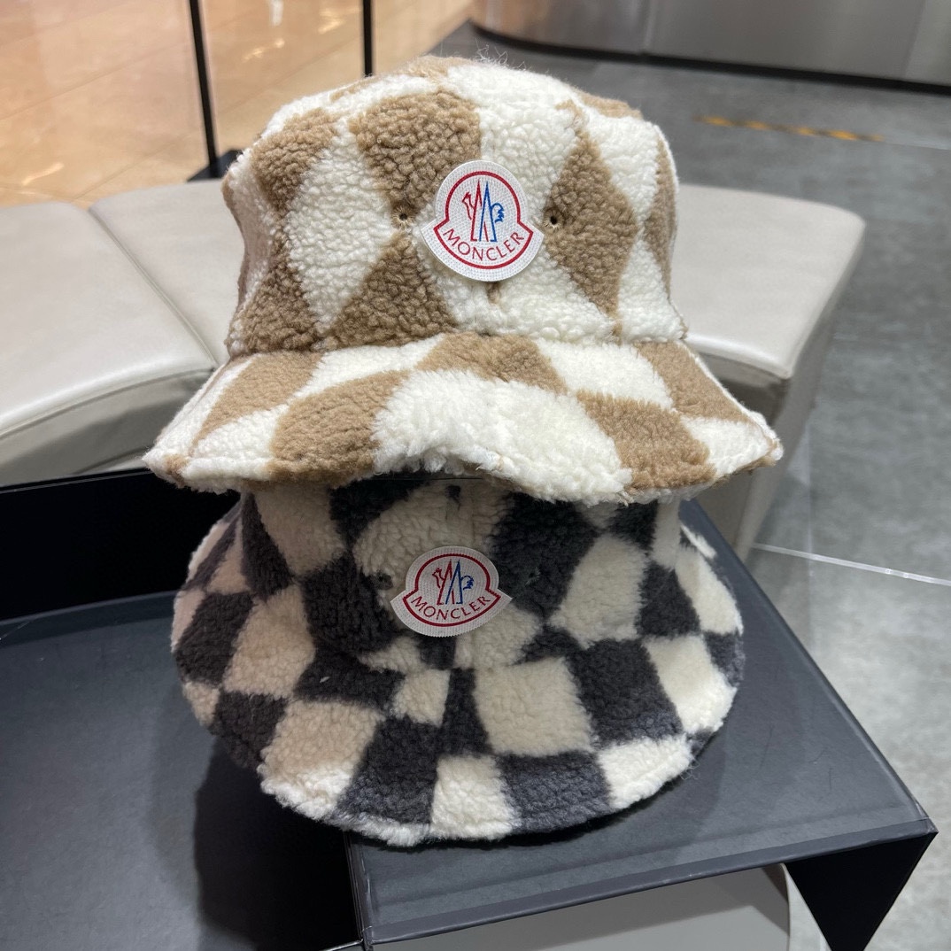 NO:190588,The new style of lamb wool winter hat warm and windproof fisherman hat showing small face, so the society may be sure to buy it. Hats, fisherman hats, baseball hats, knit hats, hats, Moncler, espadrilles, hats19860909蒙口新款羊羔毛冬帽保暖防风渔夫帽女显脸小,社恐必入款.帽子渔夫帽棒球帽针织帽,帽子,Moncler,espadrilles,hats,hat