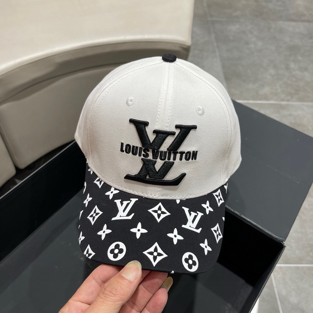 NO:190904,New models shipped!  LV Louis Vuitton's new original single baseball cap, dark pattern printing, 1:1 mold opening customization for the counter, original Oxford fabric   top layer cowhide, pure cotton lining, light and breathable!  Excellent quality, basic head circumference 56, patch adjustable., hat, louis vuitton, louis vuitton, cowhide, hats19860909新款出货！LV路易威登新款原单棒球帽, 暗纹印花,专柜1:1开模订制,原版牛津布料 头层牛皮,纯棉内里,轻盈透气！质量超赞,基础头围56,贴片可调节.,帽子,louis vuitton,louis vuitton,cowhide,hats,hat