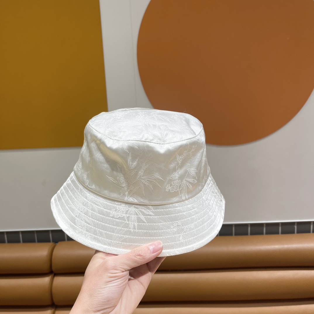 NO:190916,Prada's new early spring fisherman's hat, simple and sweet style, the hat shape is very good, and it modifies the face shape!  ,hats,prada,espadrilles,hats19860909普拉达早春新款渔夫帽,简约甜美风,帽型很好,修饰脸型哦！,帽子,prada,espadrilles,hats,hat