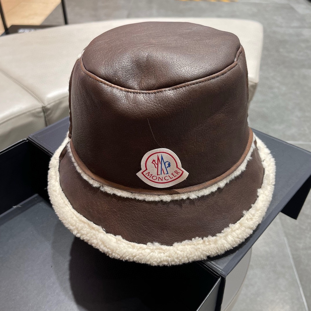 NO:190800,The mouth cover, fisherman's hat, soft leather hat shape, this must be the gentlest hat in winter, warm and suitable for wearing in autumn and winter. The big hat brim will make you look small, hat, Moncler, espadrilles, hats19860909蒙口 渔夫帽 柔软的皮质帽型 这一定是冬季最温柔的帽子 保暖好很适合秋冬佩戴 大帽檐的会非常显脸小,帽子,Moncler,espadrilles,hats,hat