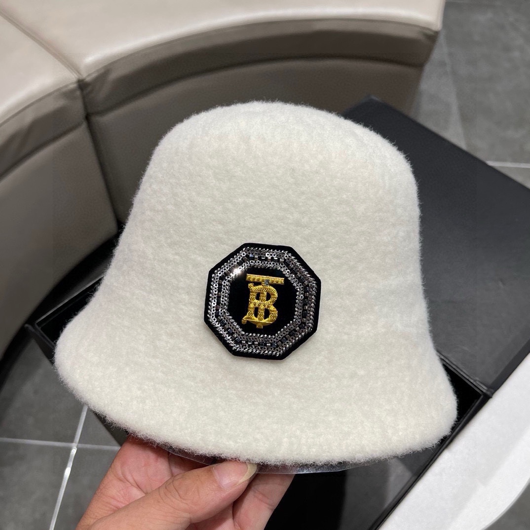 NO:190836,Burberry's new autumn and winter counter embroidered lamb fur Korean fashion fisherman hat, big brand synchronized, super easy to match, shipped!  ,hats,burberry,espadrilles,hats19860909巴宝莉秋冬新款专柜刺绣羊羔毛韩版时尚款渔夫帽,大牌同步,超好搭配,出货！,帽子,burberry,espadrilles,hats,hat